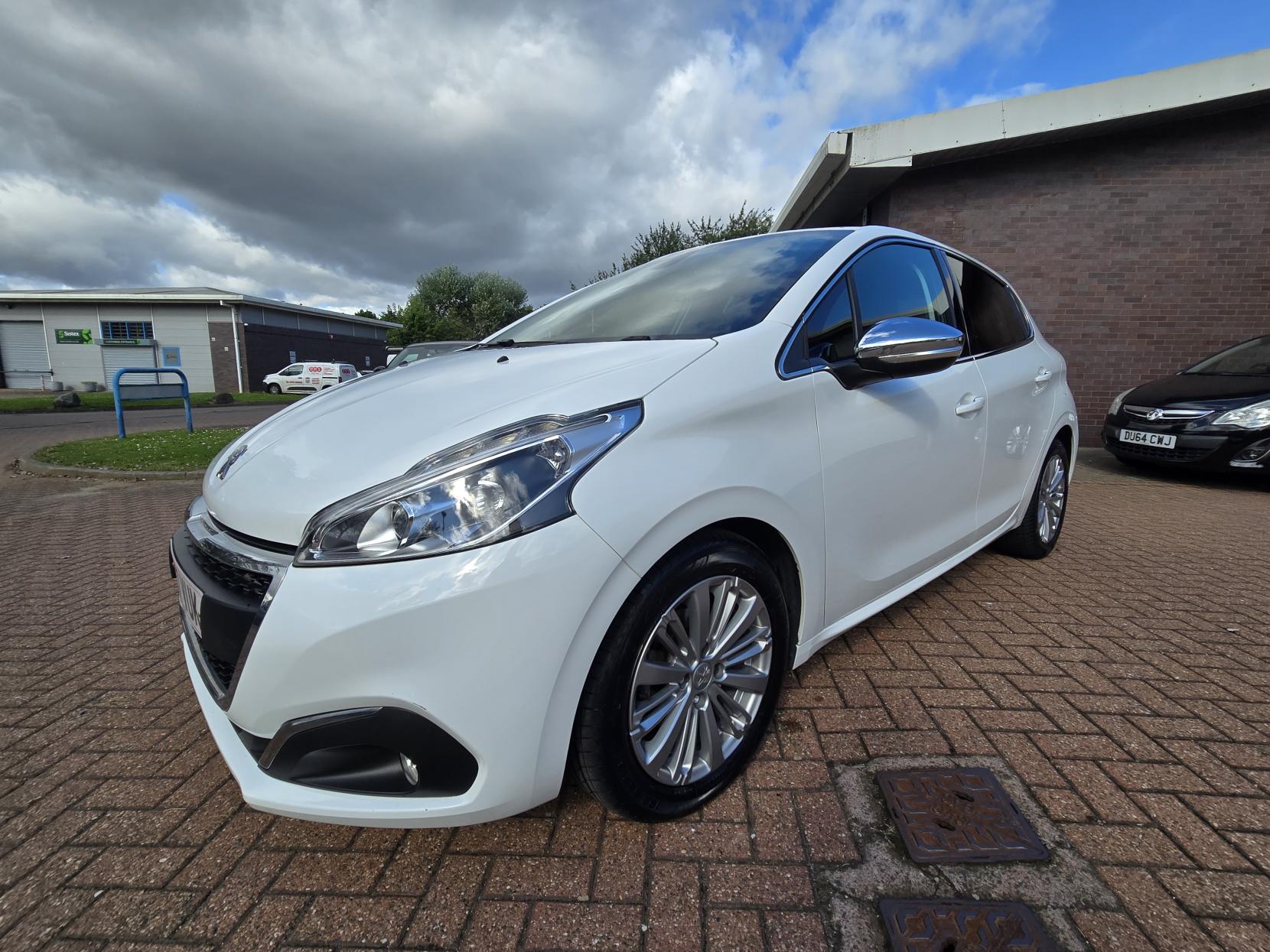 Peugeot 208 1.2 PureTech Allure Hatchback 5dr Petrol Manual Euro 6 (82 ps)