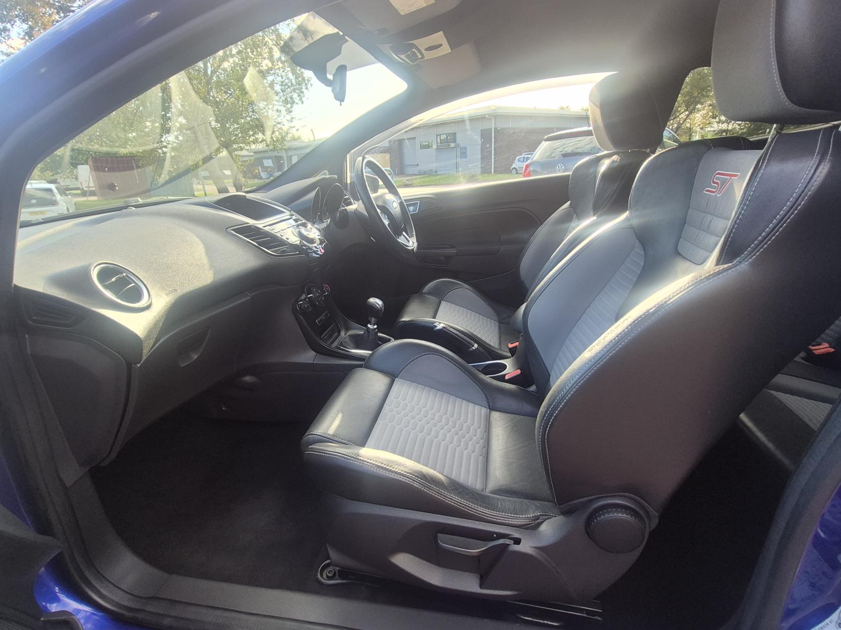 Ford Fiesta 1.6T EcoBoost ST-2 Hatchback 3dr Petrol Manual Euro 6 (182 ps)