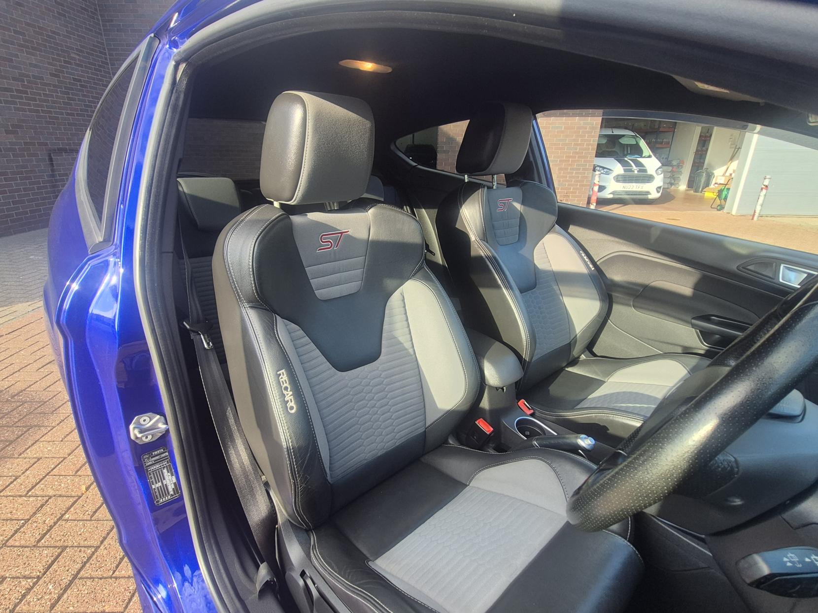 Ford Fiesta 1.6T EcoBoost ST-2 Hatchback 3dr Petrol Manual Euro 6 (182 ps)