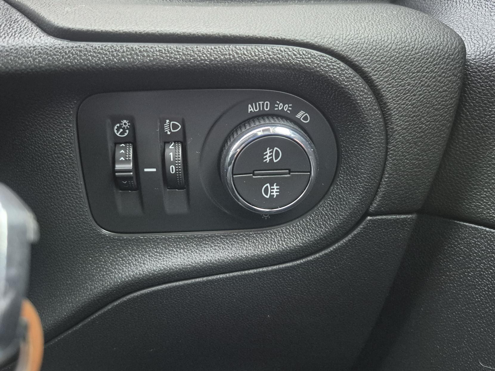 Vauxhall Grandland X 1.2 Turbo SRi Nav SUV 5dr Petrol Manual Euro 6 (s/s) (130 ps)