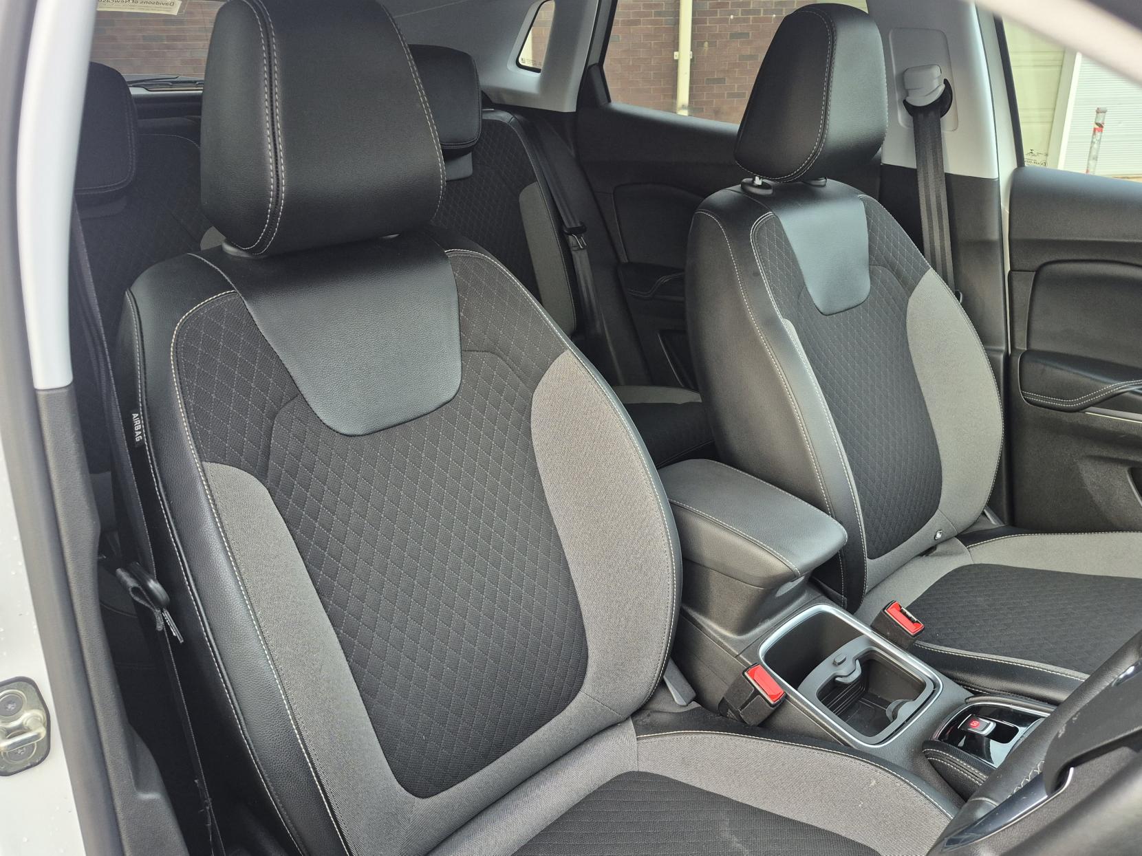 Vauxhall Grandland X 1.2 Turbo SRi Nav SUV 5dr Petrol Manual Euro 6 (s/s) (130 ps)