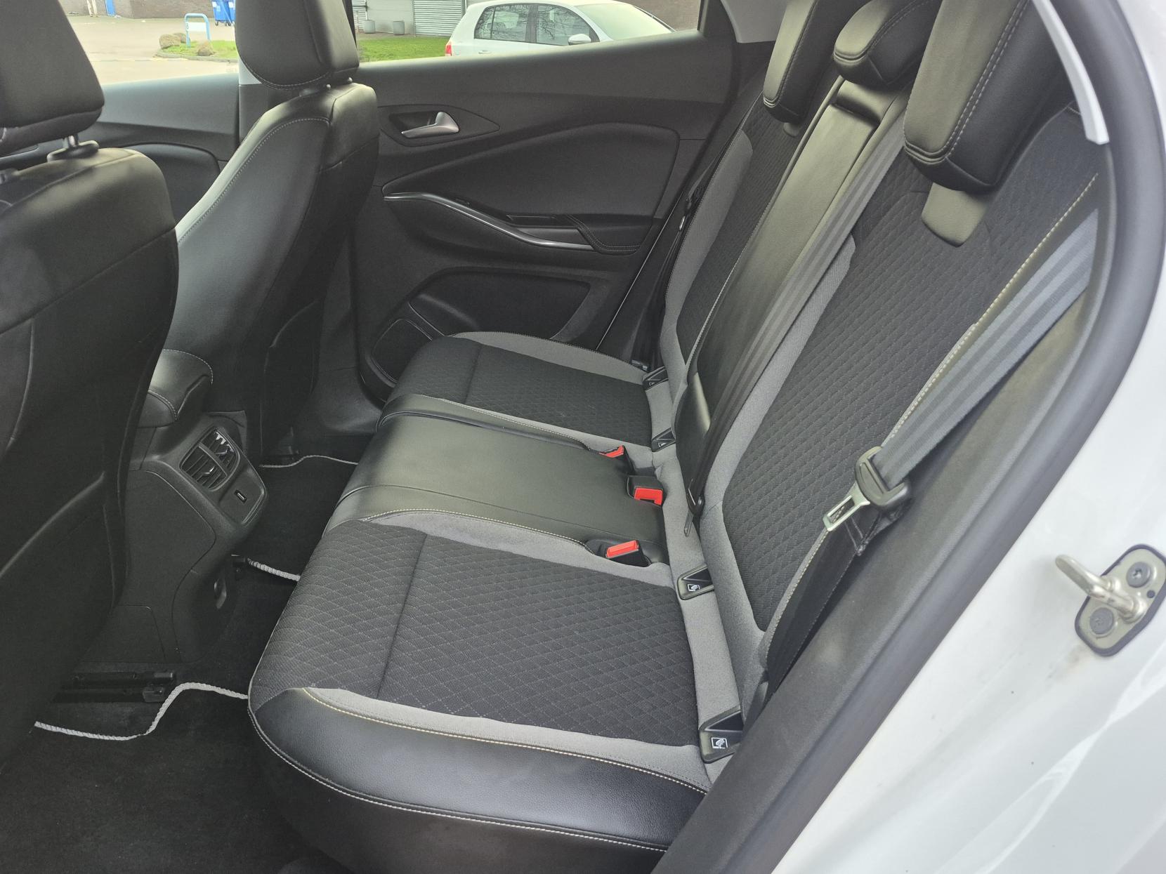 Vauxhall Grandland X 1.2 Turbo SRi Nav SUV 5dr Petrol Manual Euro 6 (s/s) (130 ps)