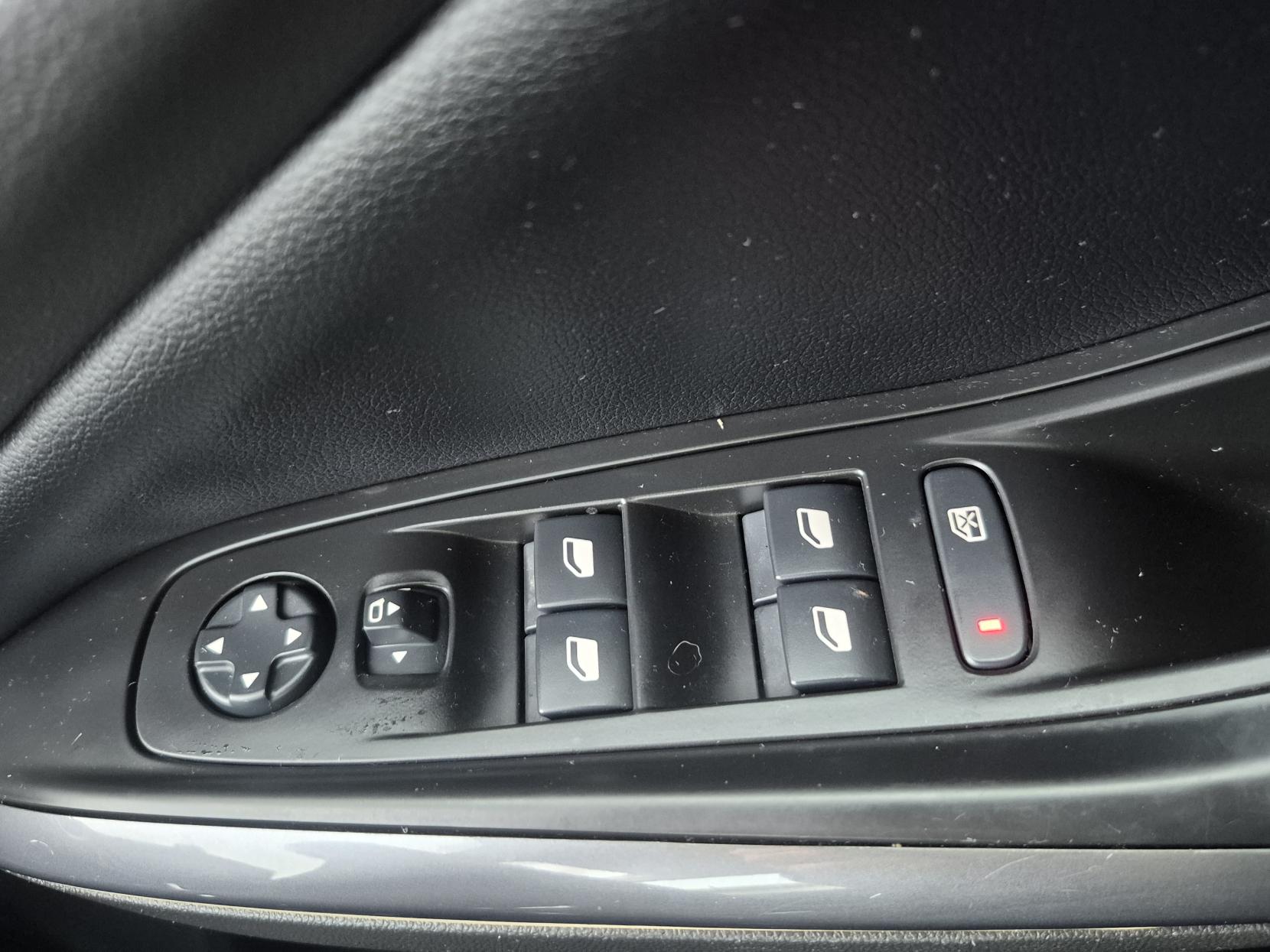 Vauxhall Grandland X 1.2 Turbo SRi Nav SUV 5dr Petrol Manual Euro 6 (s/s) (130 ps)