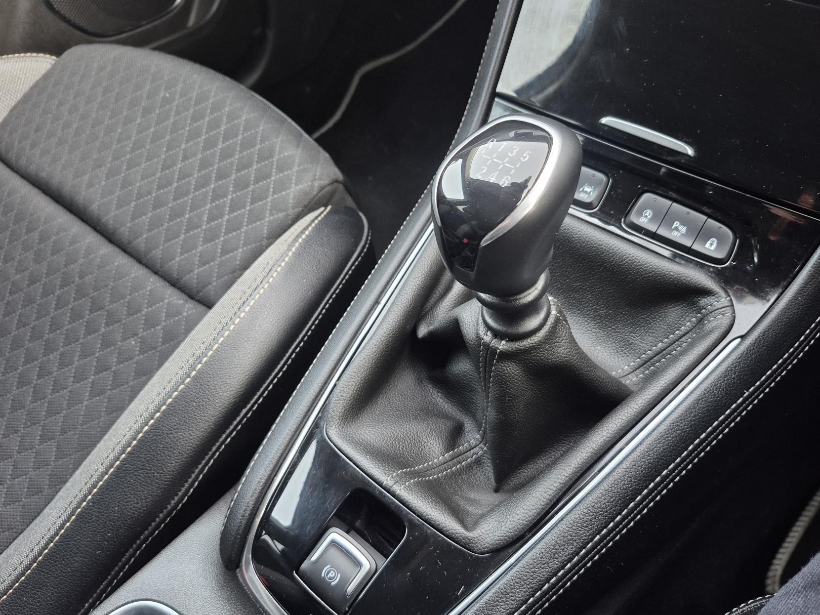 Vauxhall Grandland X 1.2 Turbo SRi Nav SUV 5dr Petrol Manual Euro 6 (s/s) (130 ps)