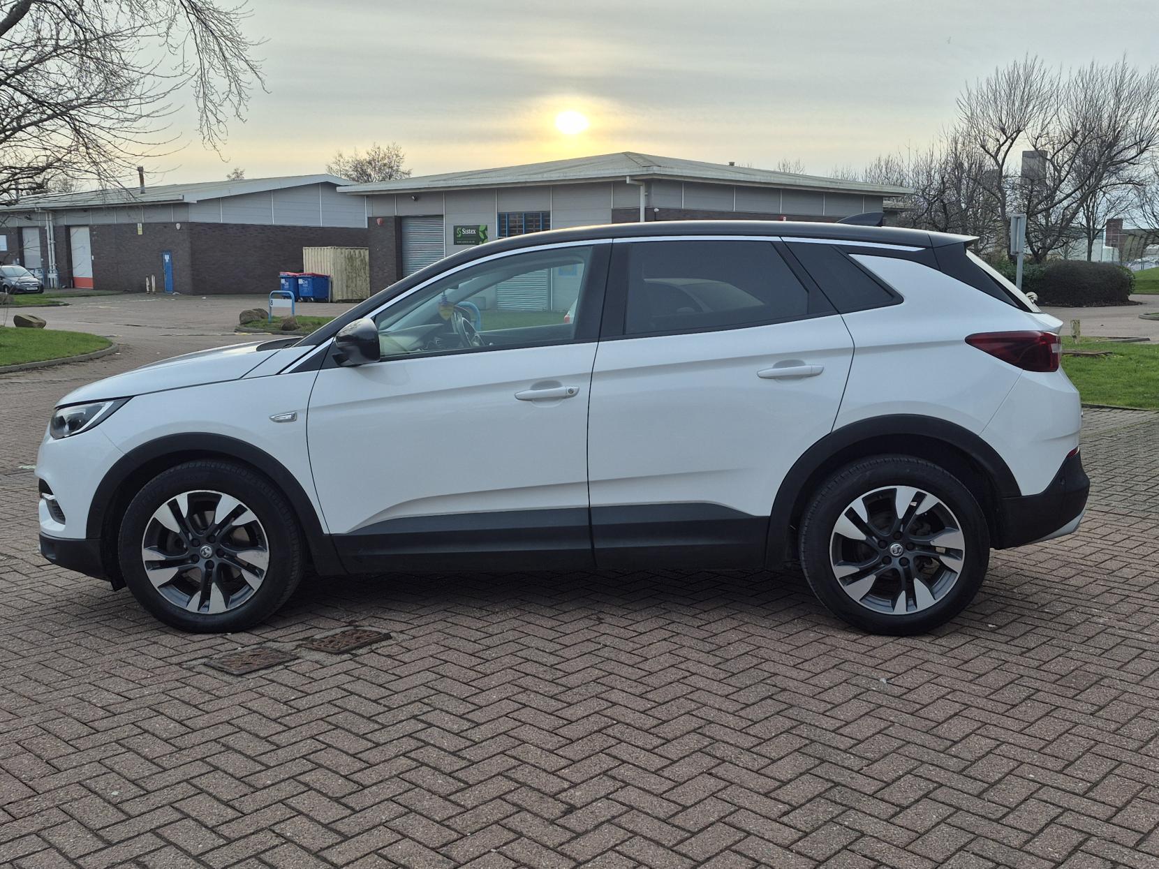 Vauxhall Grandland X 1.2 Turbo SRi Nav SUV 5dr Petrol Manual Euro 6 (s/s) (130 ps)
