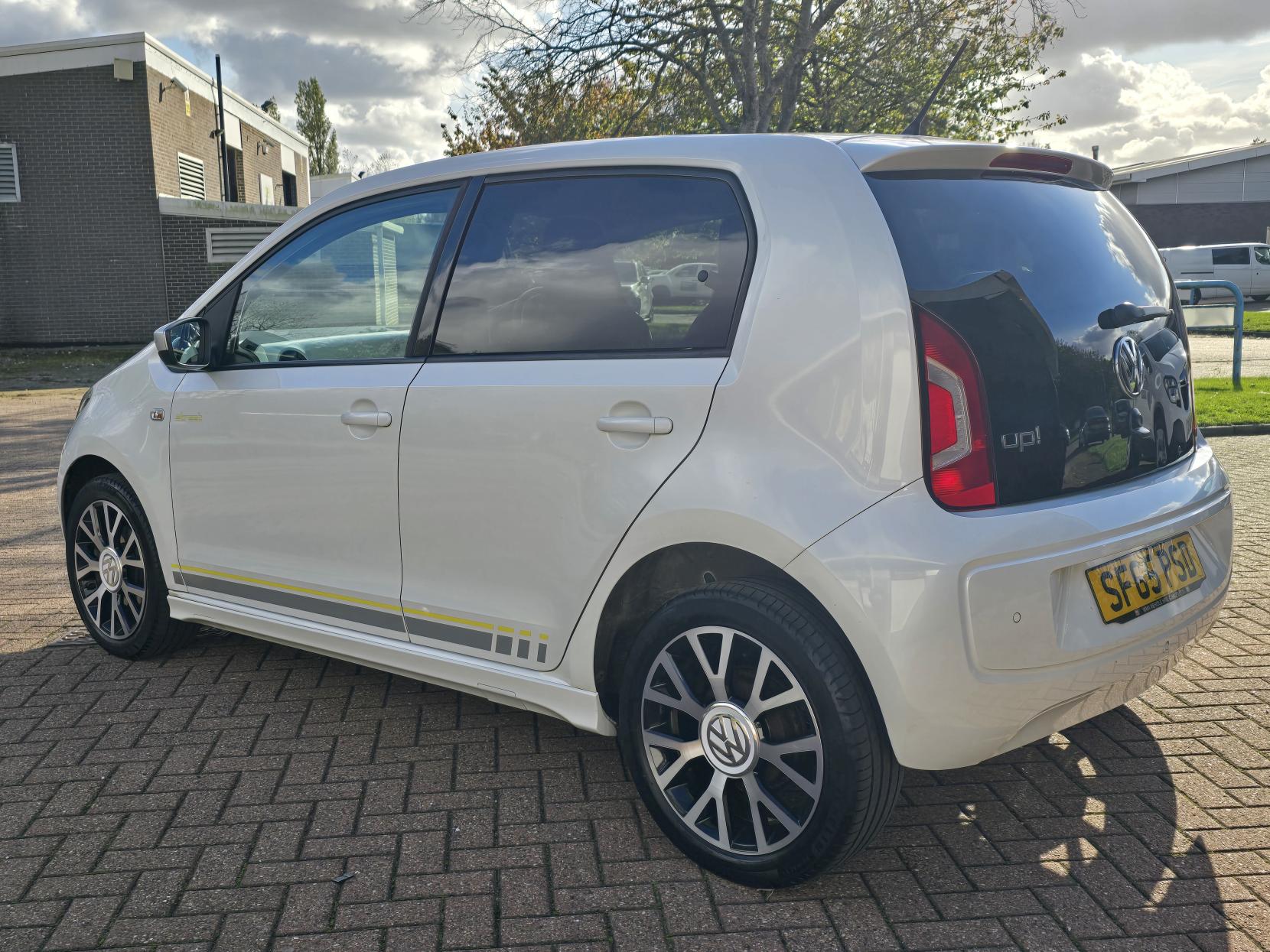 Volkswagen up! 1.0 Street up! Hatchback 5dr Petrol Manual Euro 6 (75 ps)