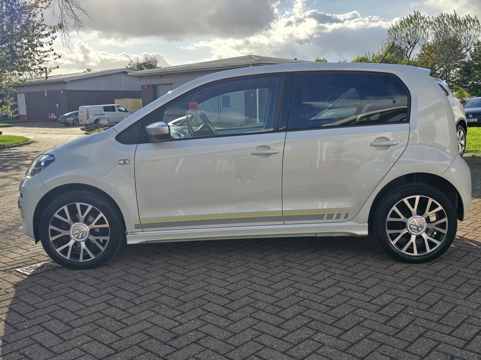 Volkswagen up! 1.0 Street up! Hatchback 5dr Petrol Manual Euro 6 (75 ps)