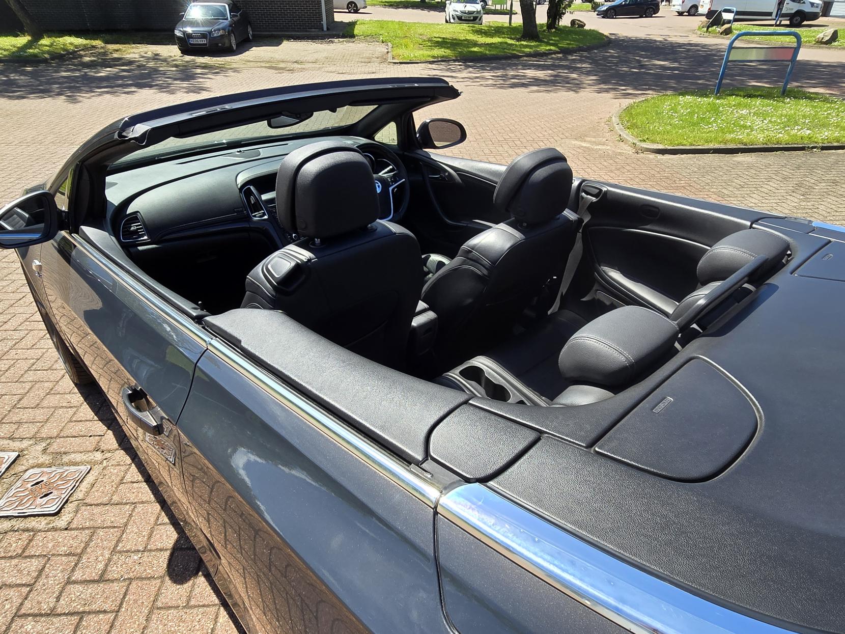 Vauxhall Cascada 2.0 CDTi Elite Convertible 2dr Diesel Manual Euro 5 (s/s) (165 ps)