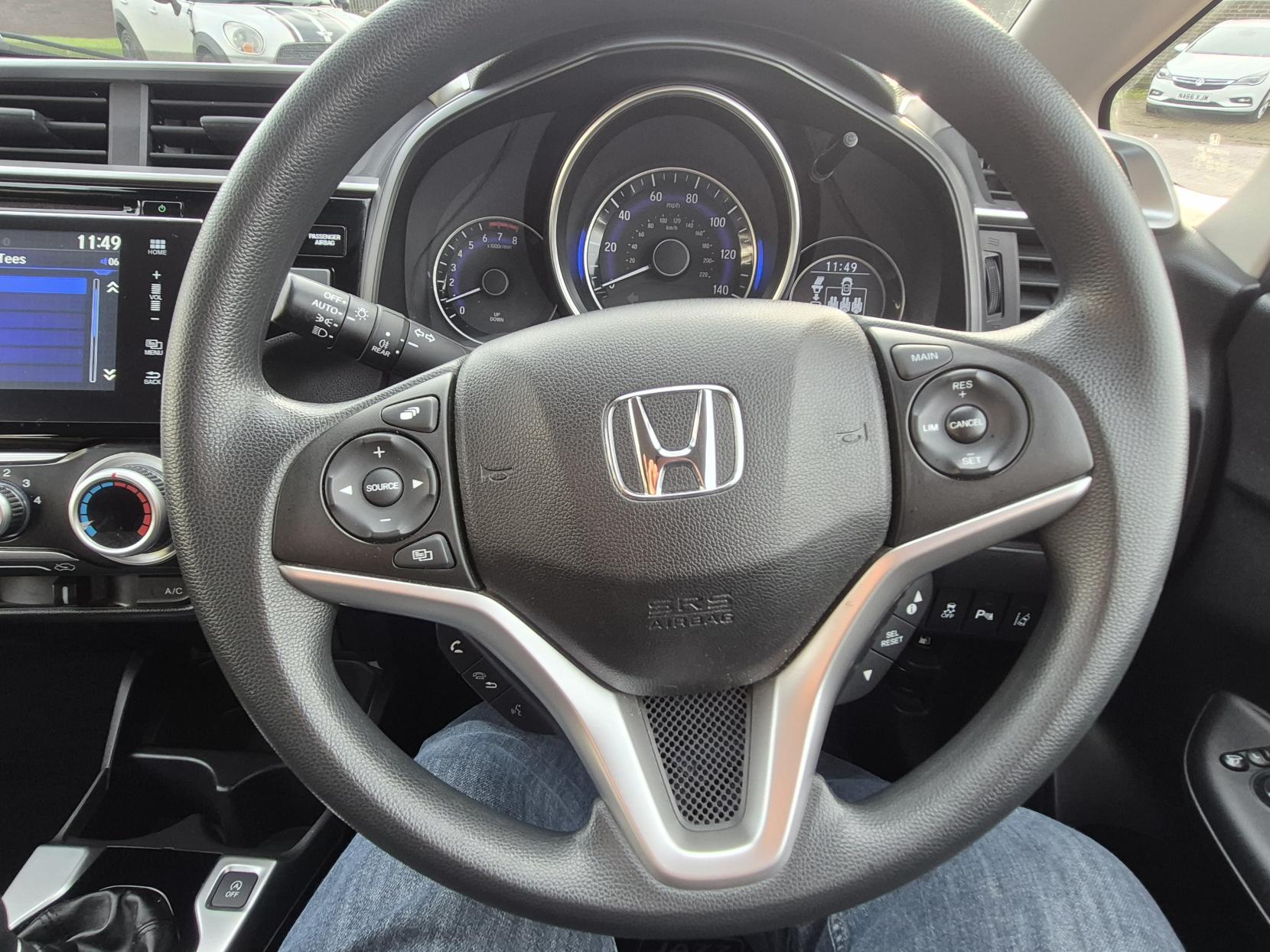 Honda Jazz 1.3 i-VTEC SE Hatchback 5dr Petrol Manual Euro 6 (s/s) (102 ps)