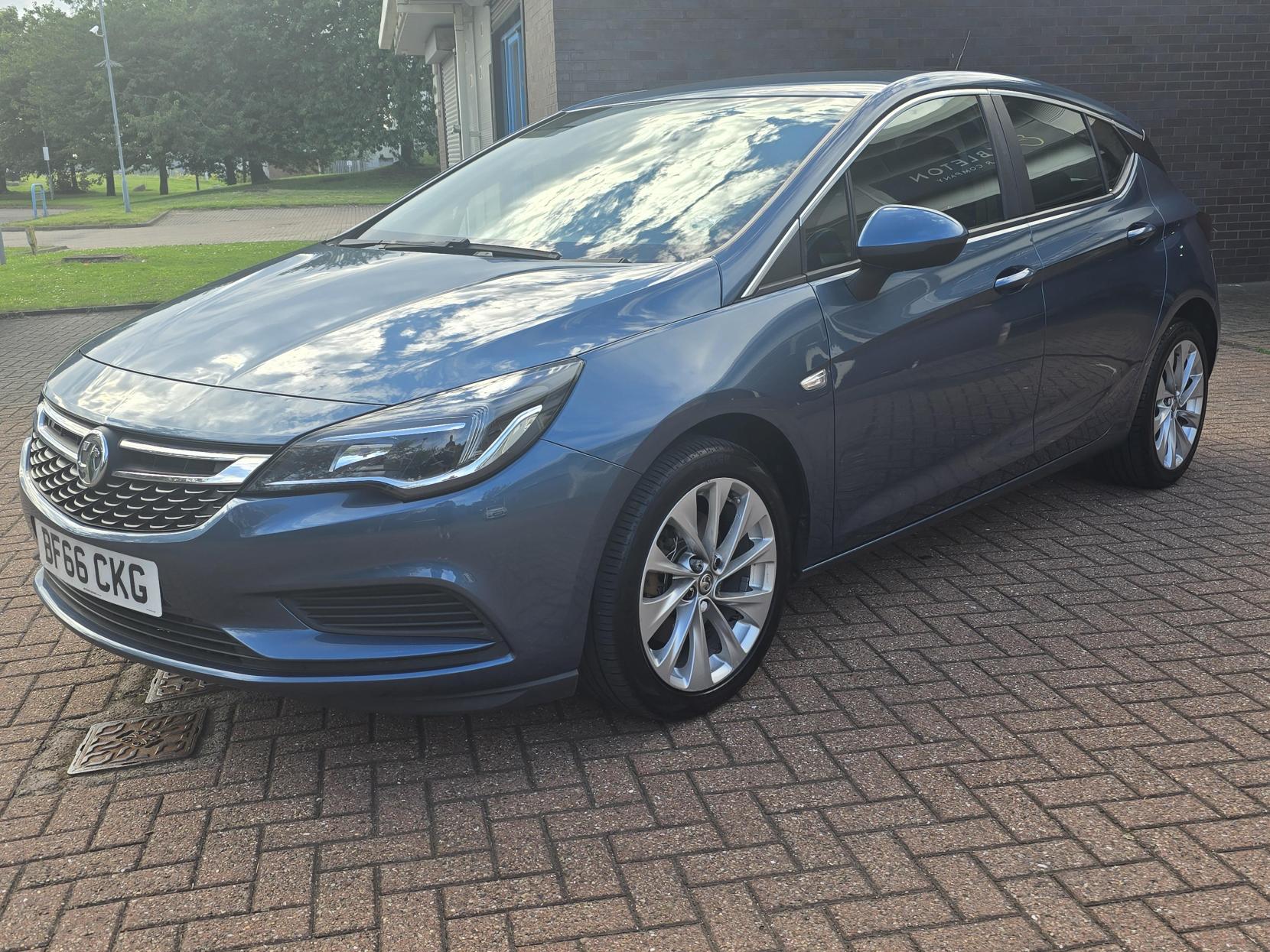 Vauxhall Astra 1.6 CDTi BlueInjection Design Hatchback 5dr Diesel Manual Euro 6 (s/s) (136 ps)