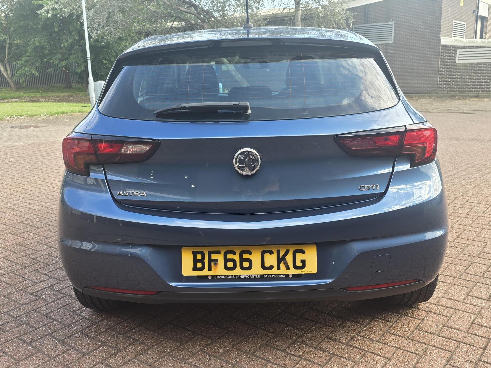 Vauxhall Astra 1.6 CDTi BlueInjection Design Hatchback 5dr Diesel Manual Euro 6 (s/s) (136 ps)