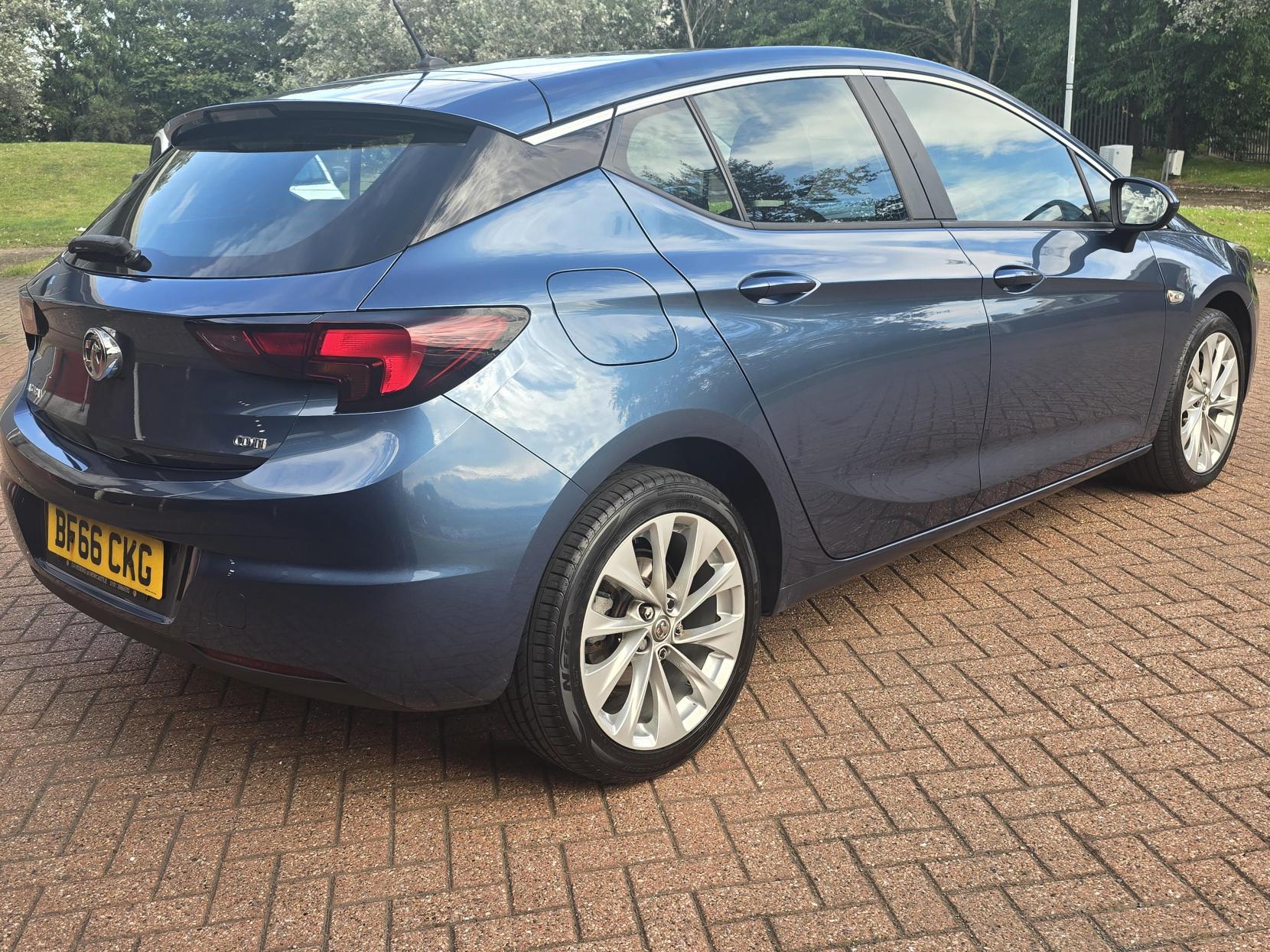 Vauxhall Astra 1.6 CDTi BlueInjection Design Hatchback 5dr Diesel Manual Euro 6 (s/s) (136 ps)