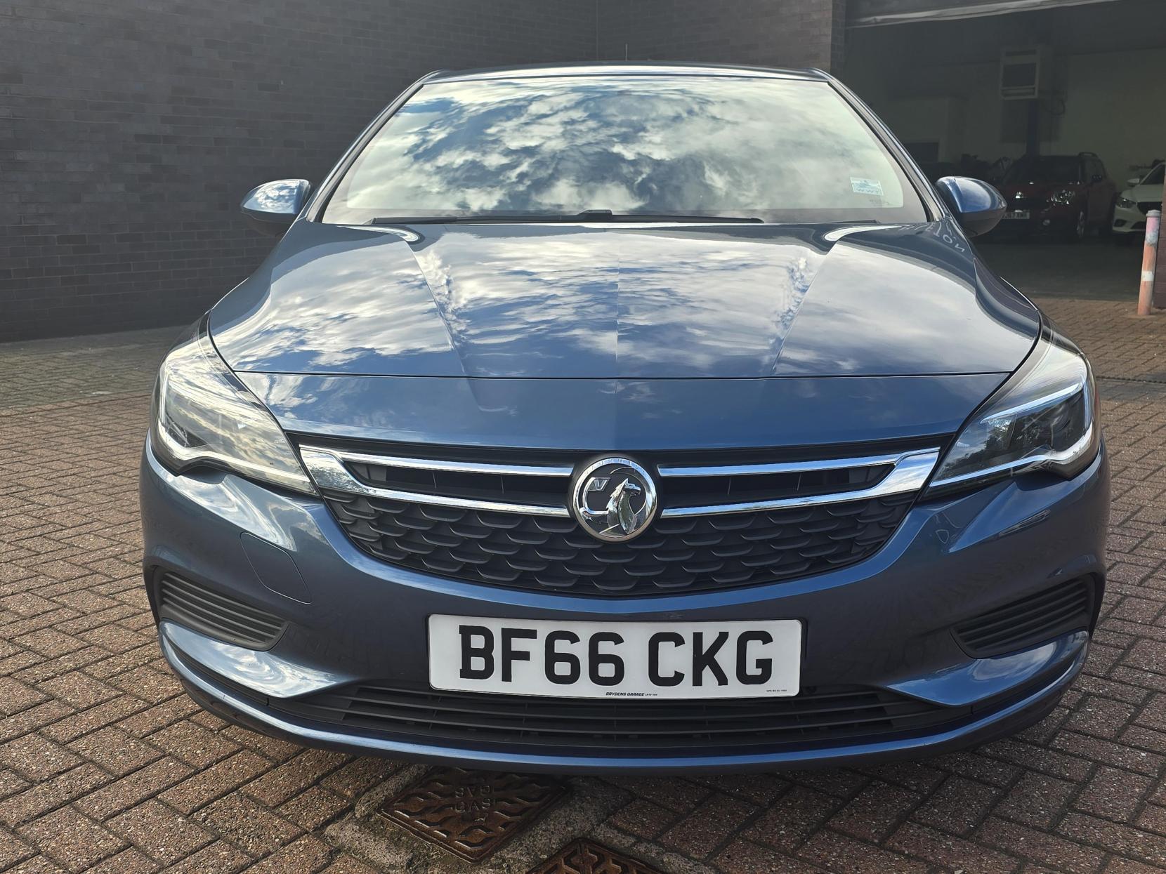 Vauxhall Astra 1.6 CDTi BlueInjection Design Hatchback 5dr Diesel Manual Euro 6 (s/s) (136 ps)