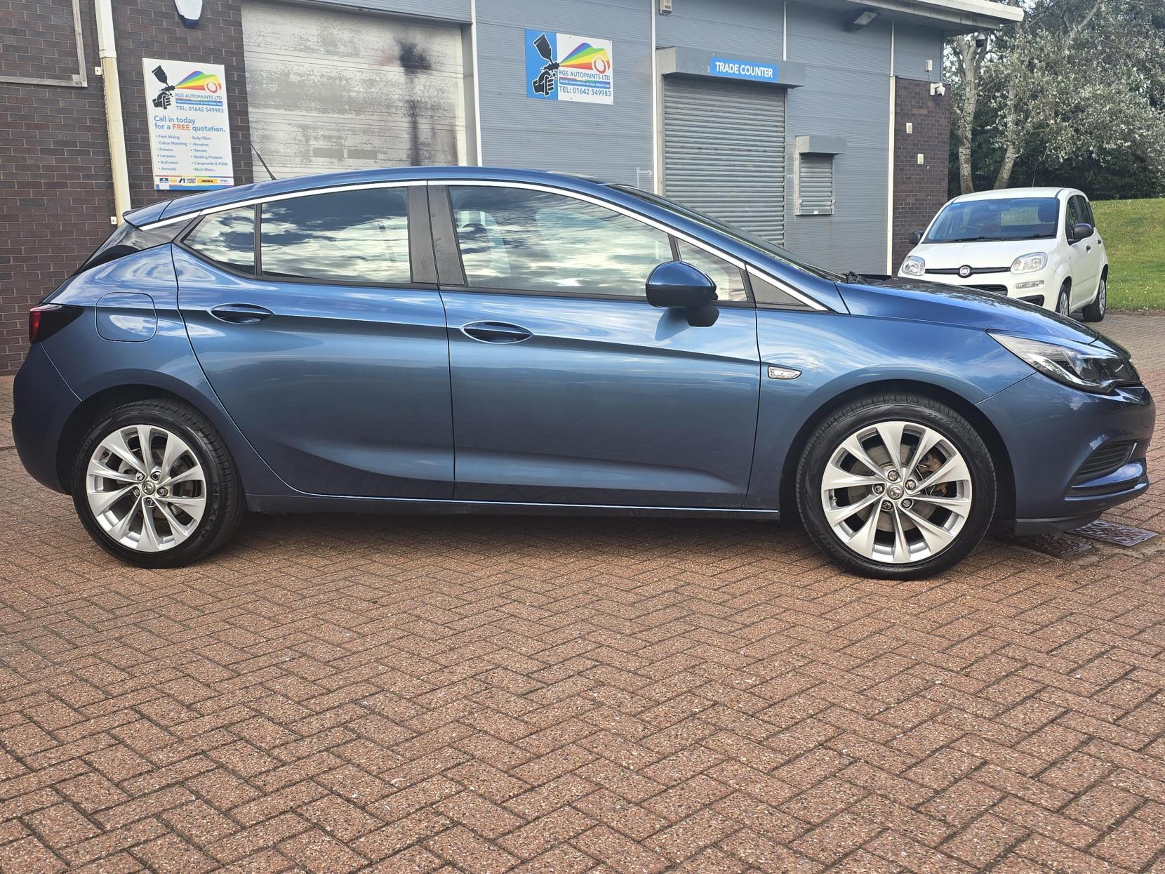 Vauxhall Astra 1.6 CDTi BlueInjection Design Hatchback 5dr Diesel Manual Euro 6 (s/s) (136 ps)