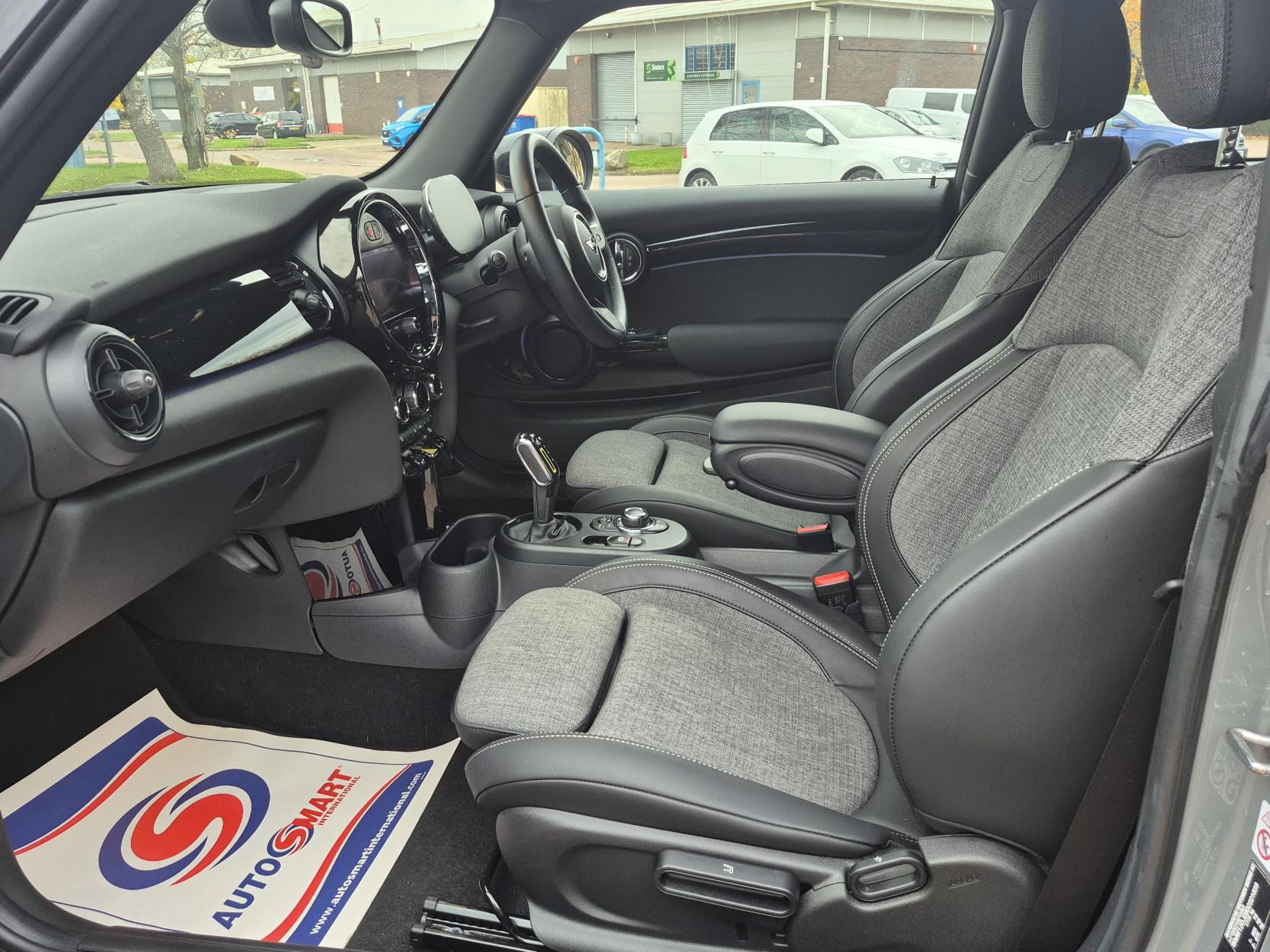 MINI Electric Hatch Cooper SE 32.6kWh Level 2 Hatchback 3dr Electric Auto (184 ps)