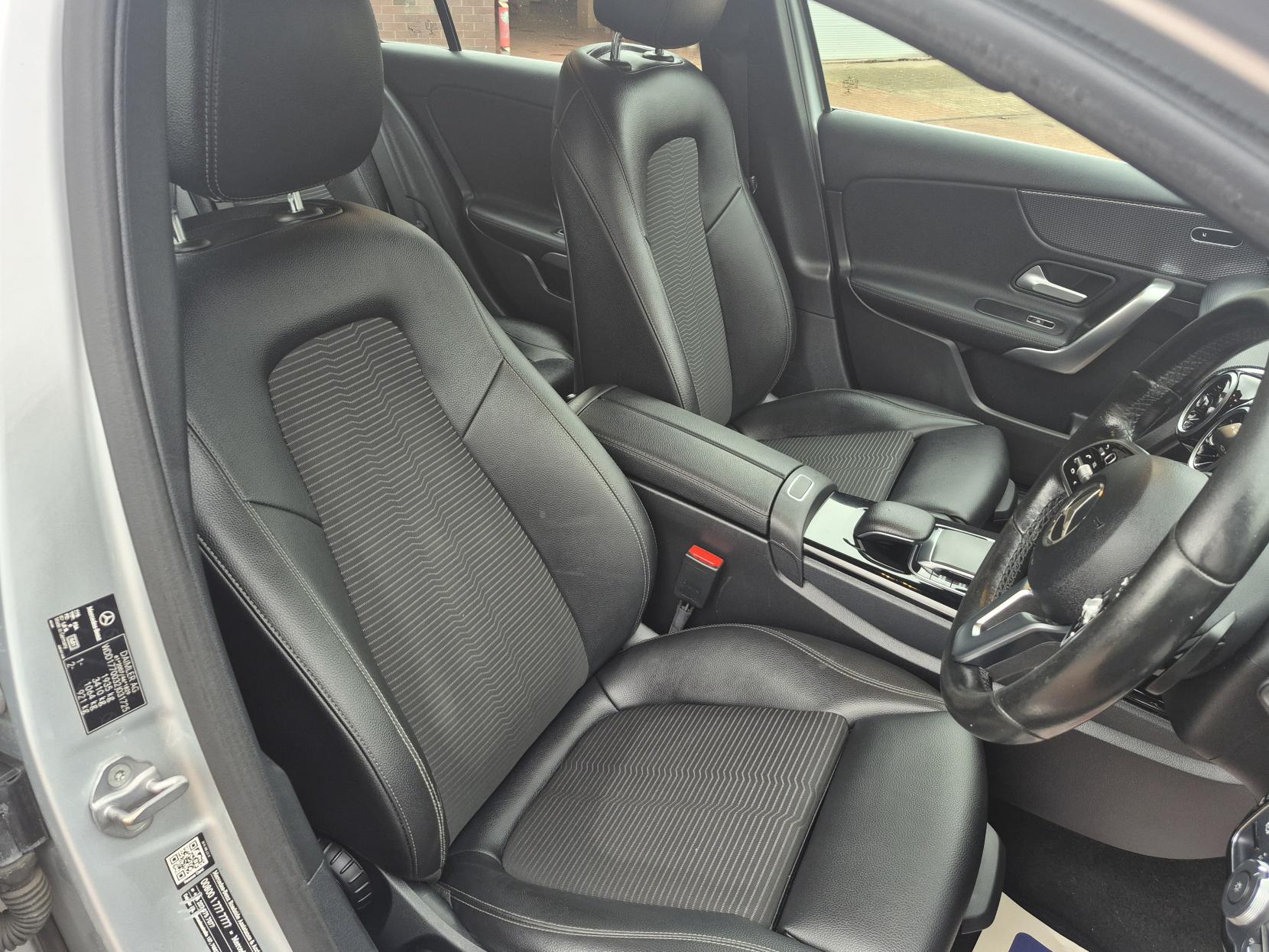 Mercedes-Benz A Class 1.5 A180d Sport (Executive) Hatchback 5dr Diesel 7G-DCT Euro 6 (s/s) (116 ps)