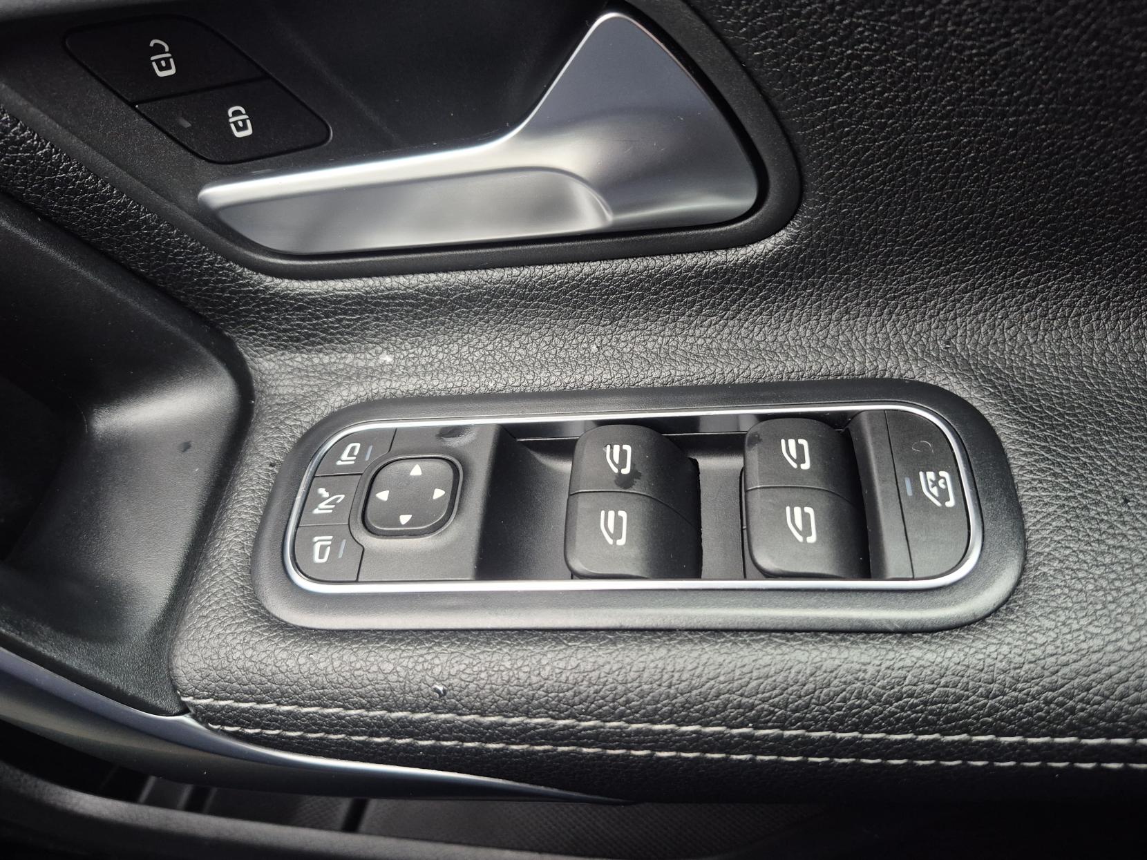 Mercedes-Benz A Class 1.5 A180d Sport (Executive) Hatchback 5dr Diesel 7G-DCT Euro 6 (s/s) (116 ps)