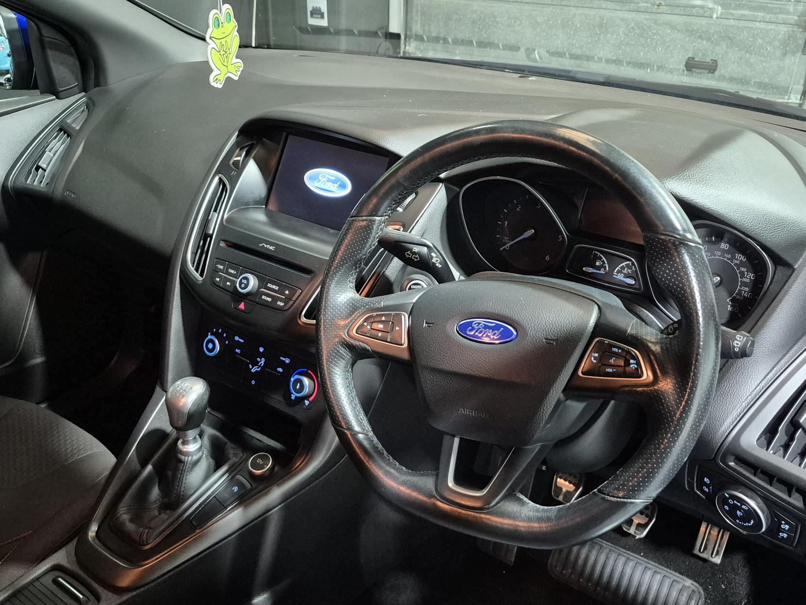 Ford Focus 1.5 TDCi ST-Line Hatchback 5dr Diesel Manual Euro 6 (s/s) (120 ps)