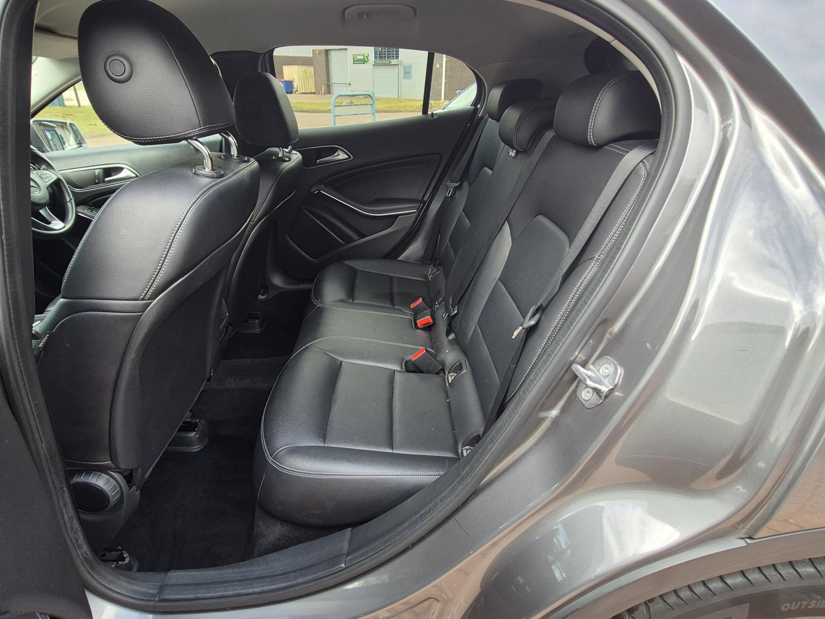 Mercedes-Benz GLA 1.6 GLA200 SE (Executive) SUV 5dr Petrol 7G-DCT Euro 6 (s/s) (156 ps)