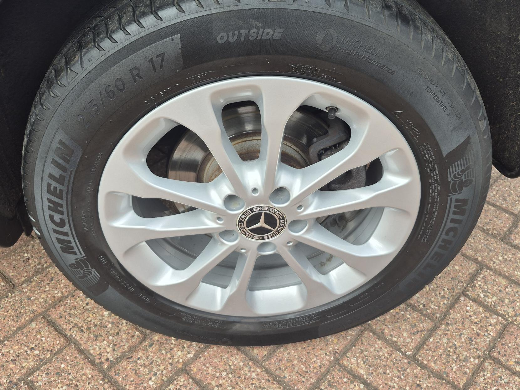 Mercedes-Benz GLA 1.6 GLA200 SE (Executive) SUV 5dr Petrol 7G-DCT Euro 6 (s/s) (156 ps)