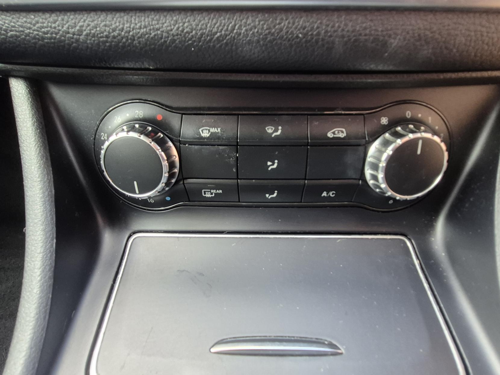 Mercedes-Benz GLA 1.6 GLA200 SE (Executive) SUV 5dr Petrol 7G-DCT Euro 6 (s/s) (156 ps)