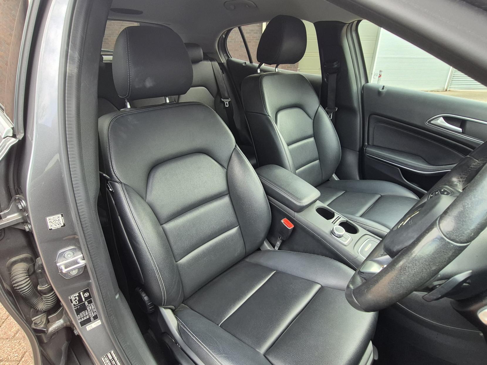 Mercedes-Benz GLA 1.6 GLA200 SE (Executive) SUV 5dr Petrol 7G-DCT Euro 6 (s/s) (156 ps)