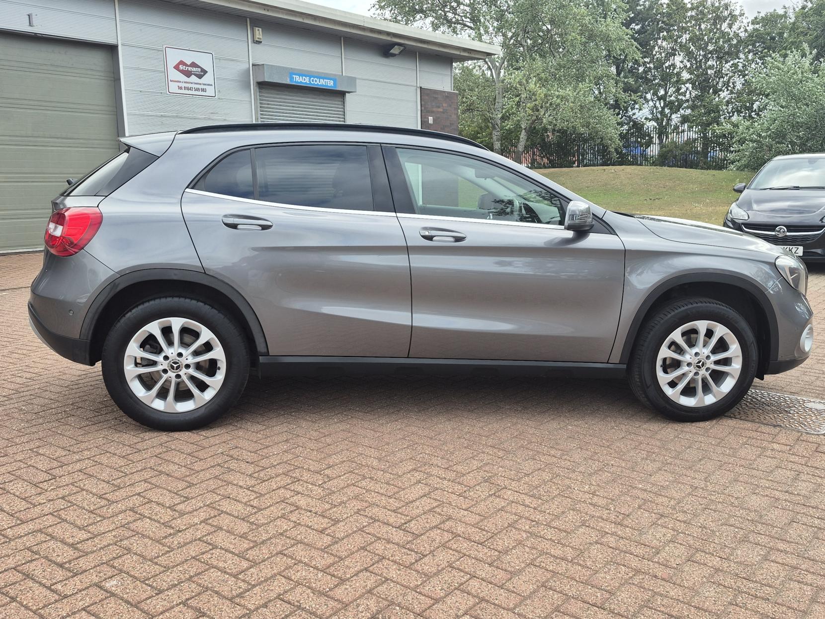 Mercedes-Benz GLA 1.6 GLA200 SE (Executive) SUV 5dr Petrol 7G-DCT Euro 6 (s/s) (156 ps)