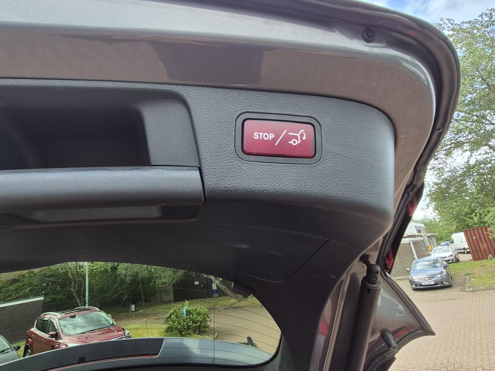 Mercedes-Benz GLA 1.6 GLA200 SE (Executive) SUV 5dr Petrol 7G-DCT Euro 6 (s/s) (156 ps)