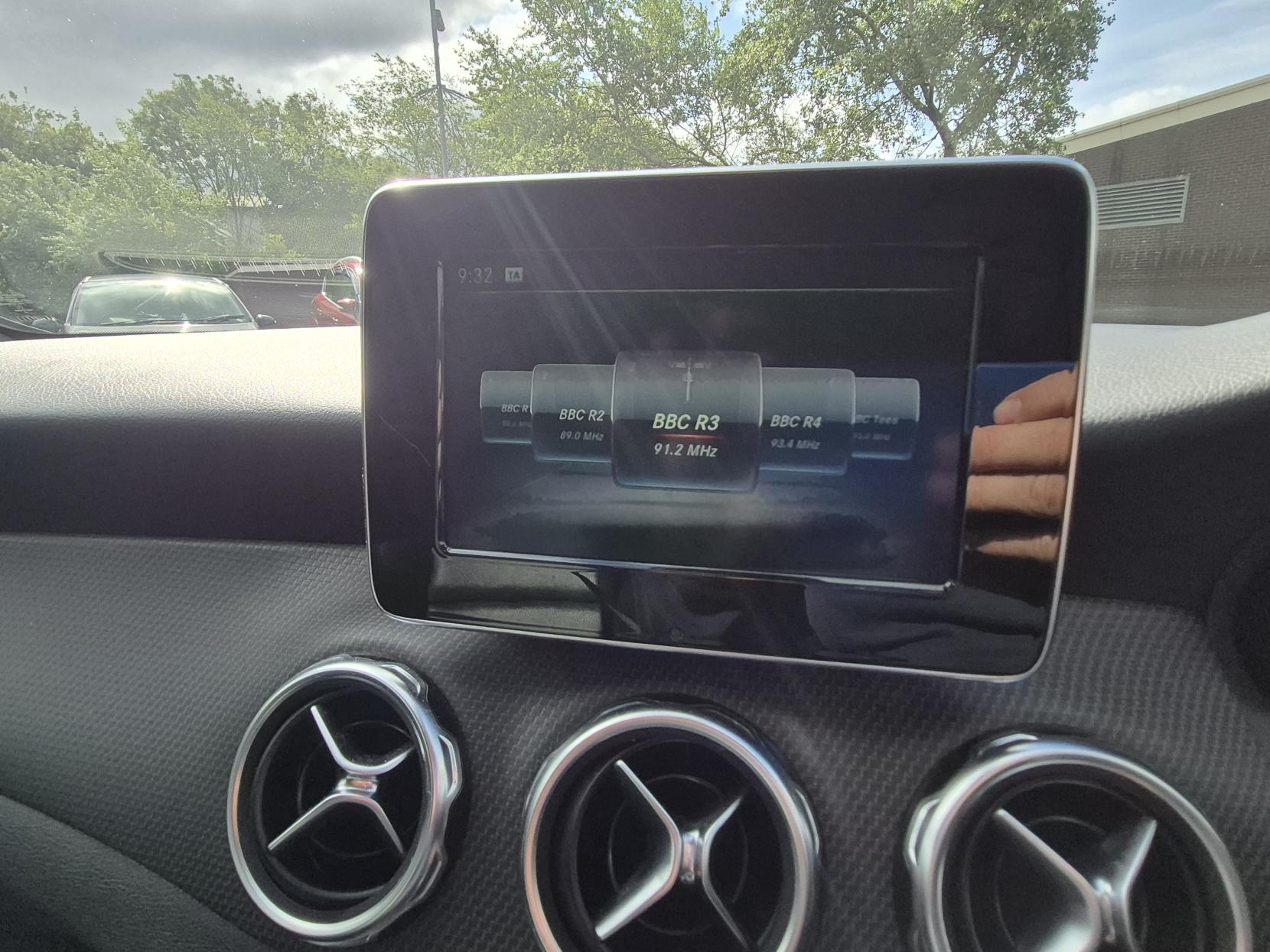 Mercedes-Benz GLA 1.6 GLA200 SE (Executive) SUV 5dr Petrol 7G-DCT Euro 6 (s/s) (156 ps)