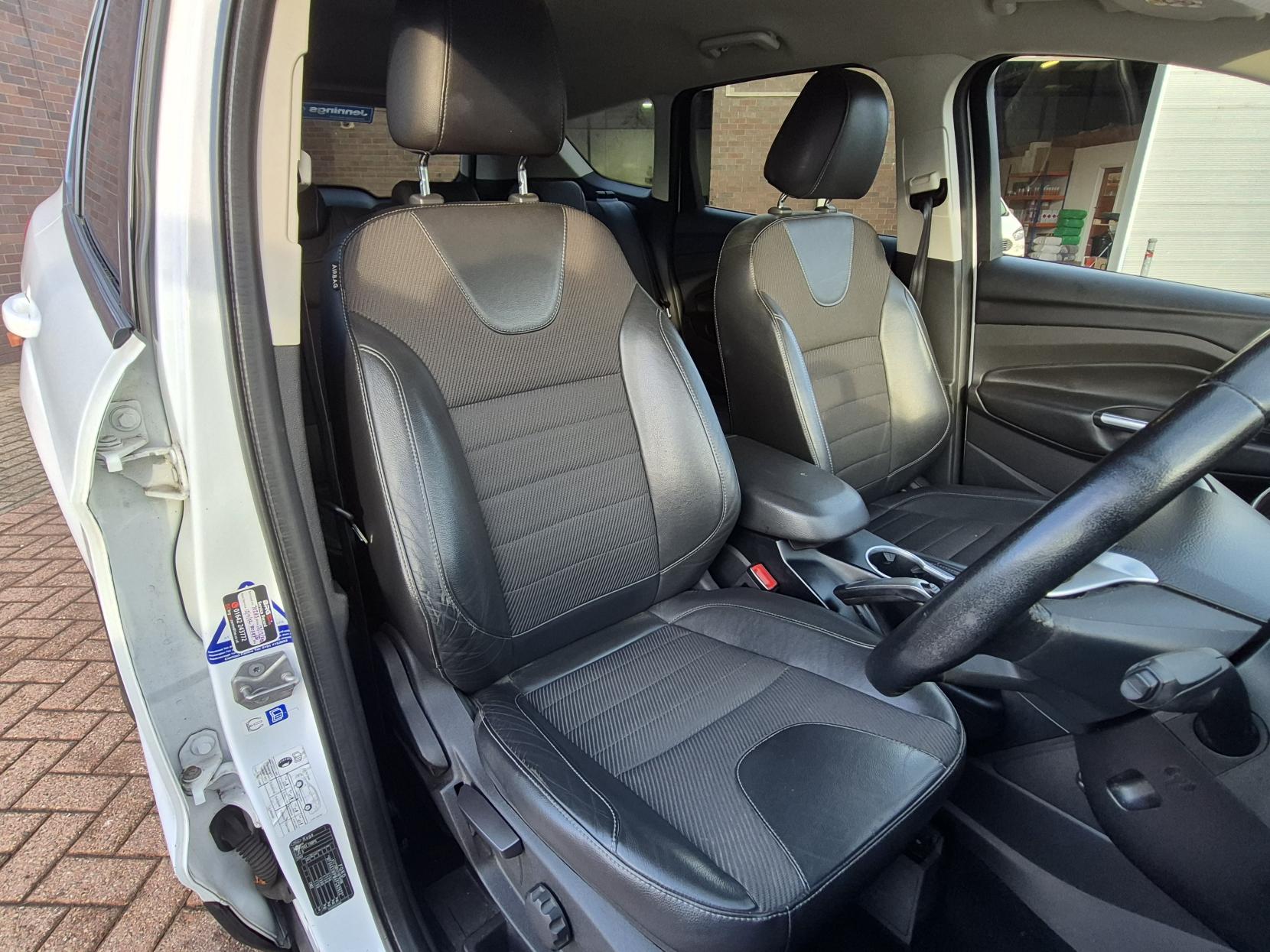 Ford Kuga 2.0 TDCi Titanium SUV 5dr Diesel Manual 2WD Euro 6 (s/s) (150 ps)