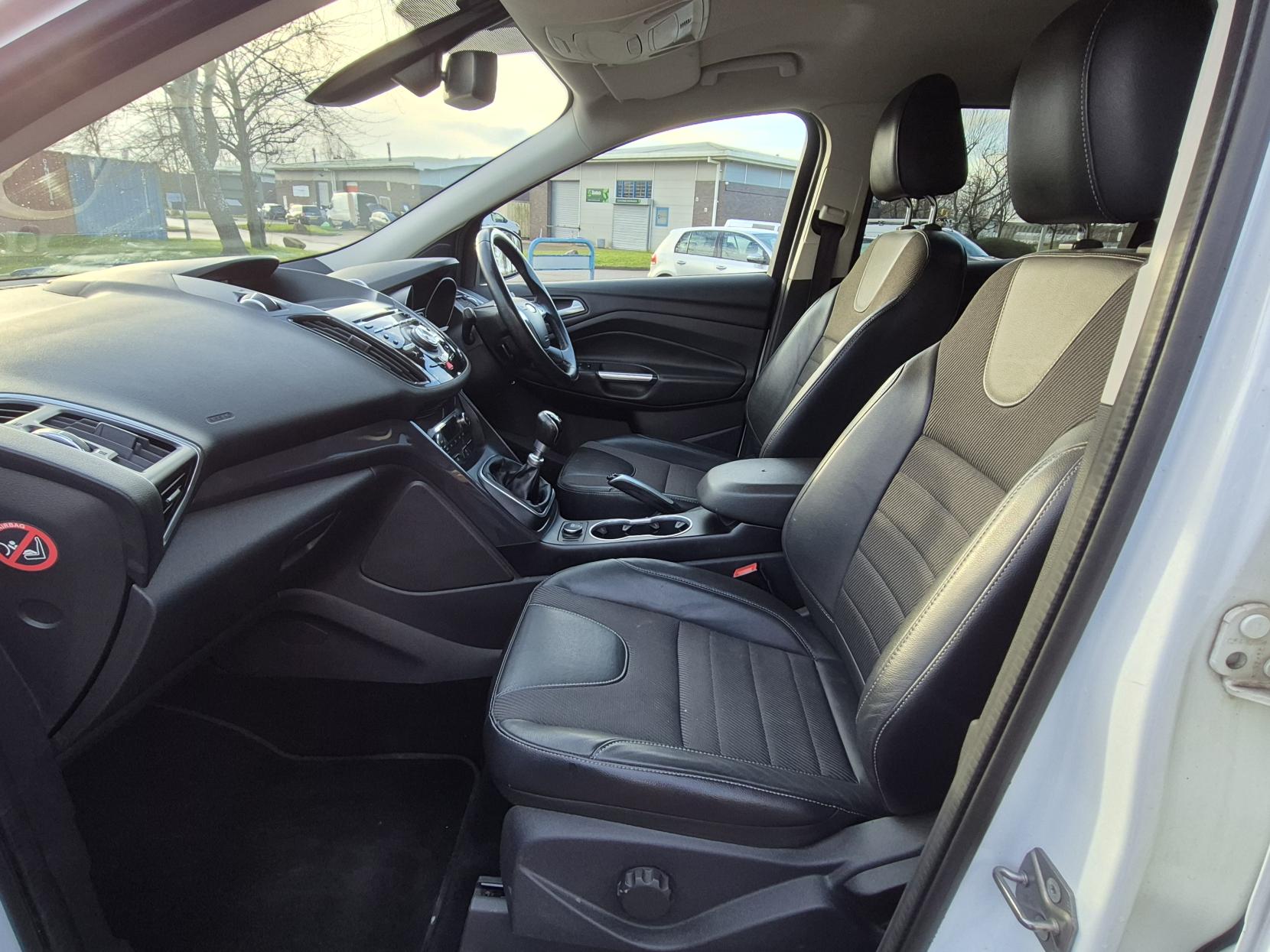 Ford Kuga 2.0 TDCi Titanium SUV 5dr Diesel Manual 2WD Euro 6 (s/s) (150 ps)