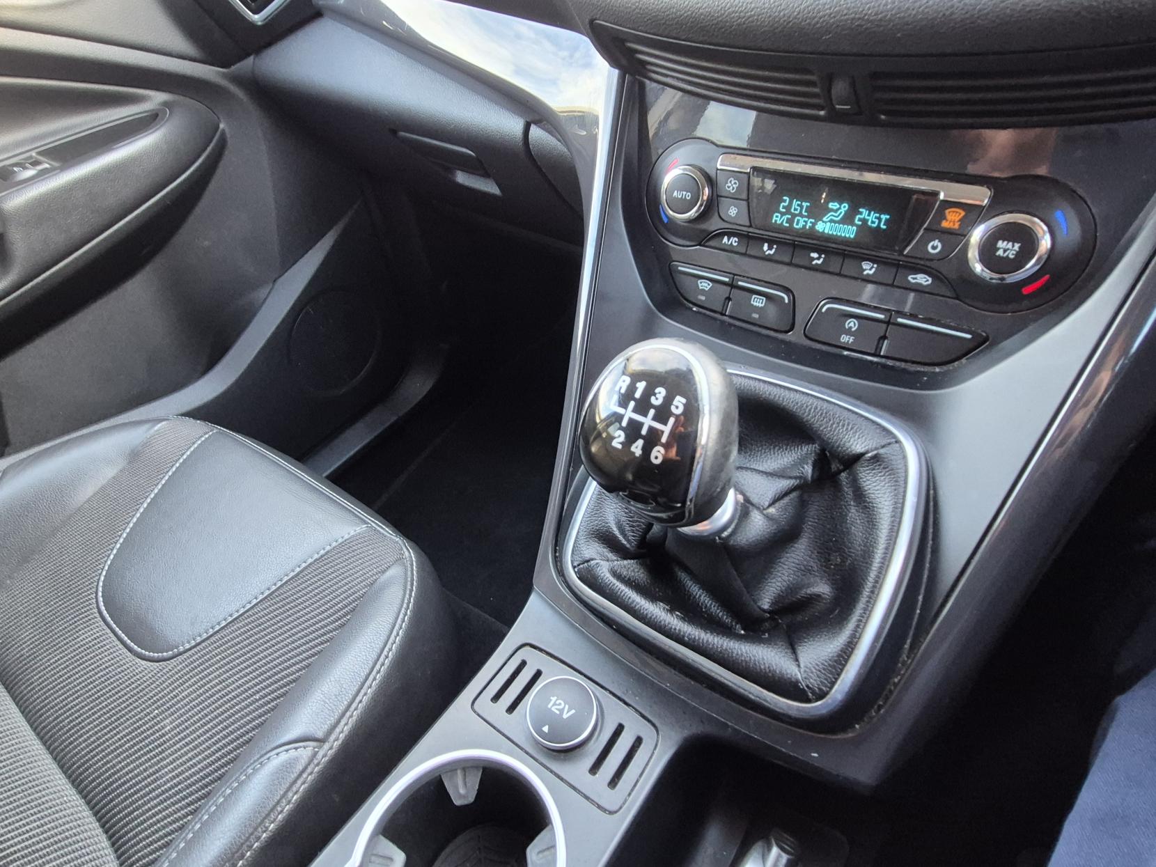 Ford Kuga 2.0 TDCi Titanium SUV 5dr Diesel Manual 2WD Euro 6 (s/s) (150 ps)