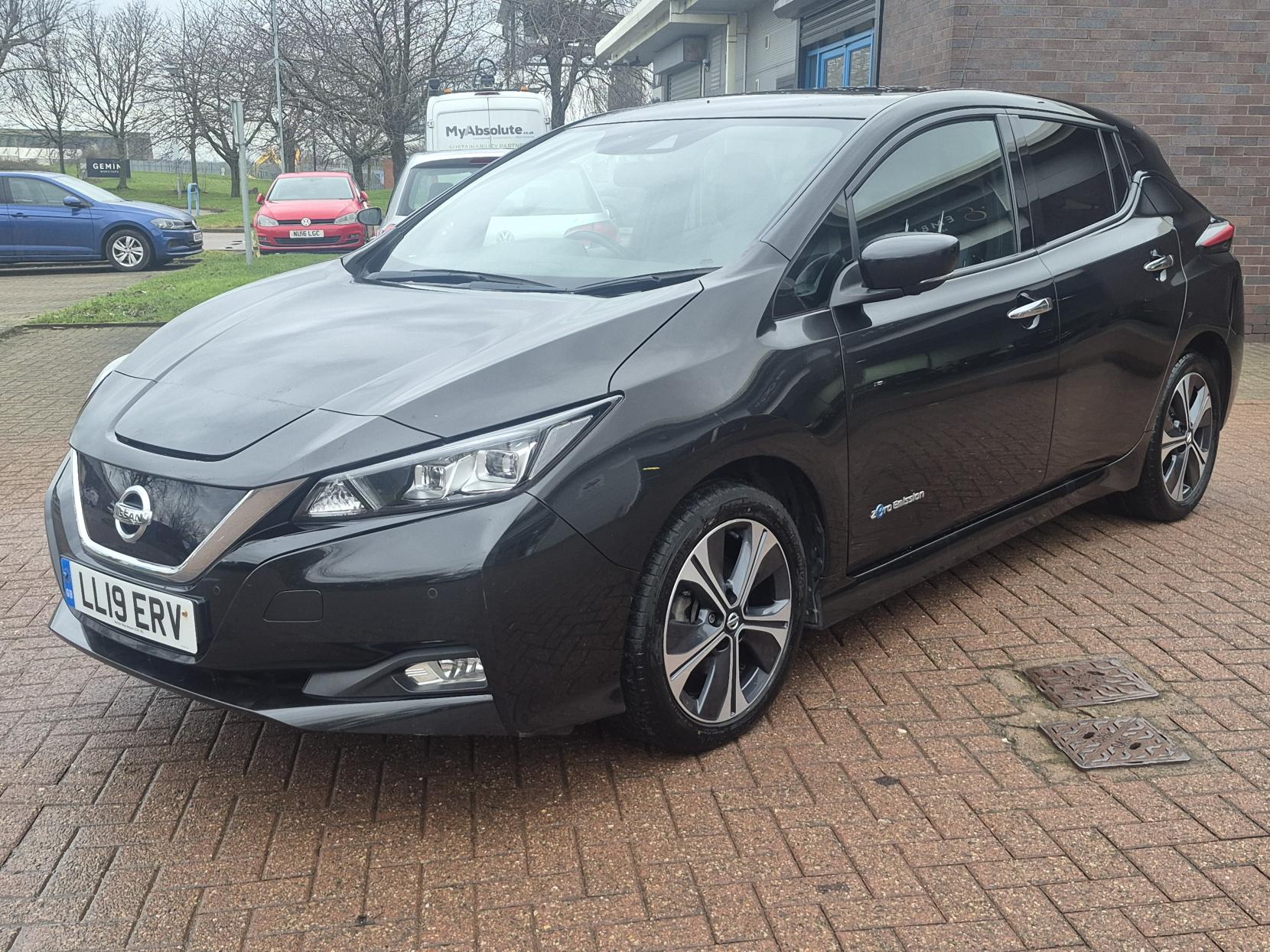Nissan Leaf 40kWh Tekna Hatchback 5dr Electric Auto (150 ps)