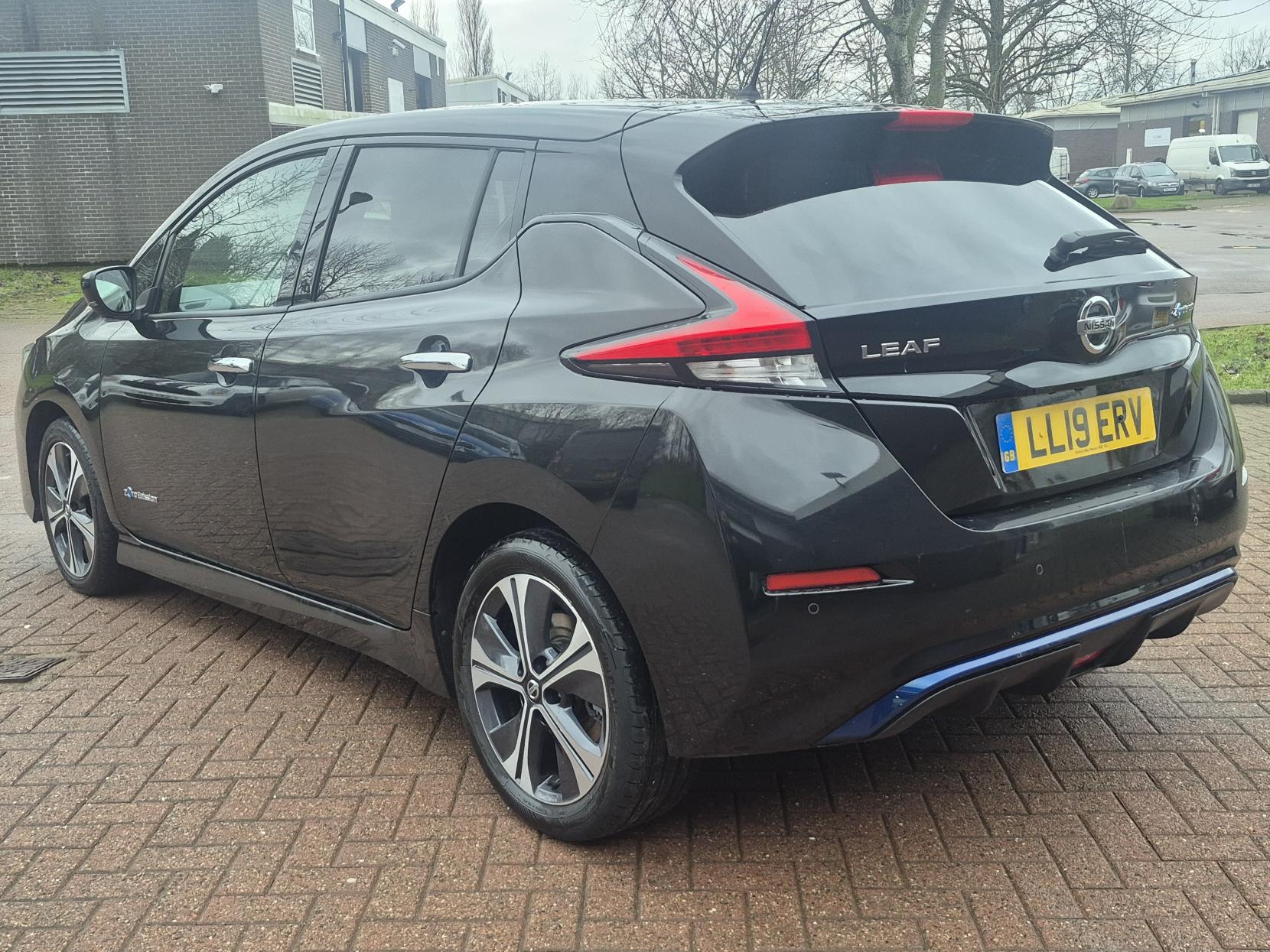 Nissan Leaf 40kWh Tekna Hatchback 5dr Electric Auto (150 ps)
