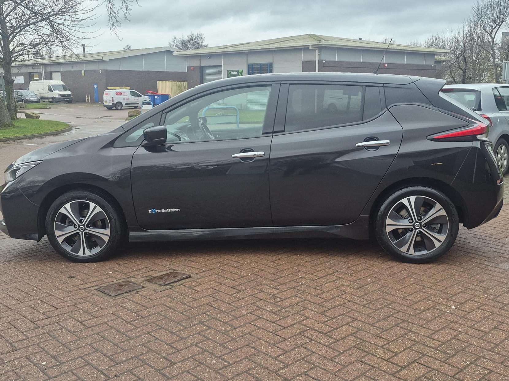 Nissan Leaf 40kWh Tekna Hatchback 5dr Electric Auto (150 ps)