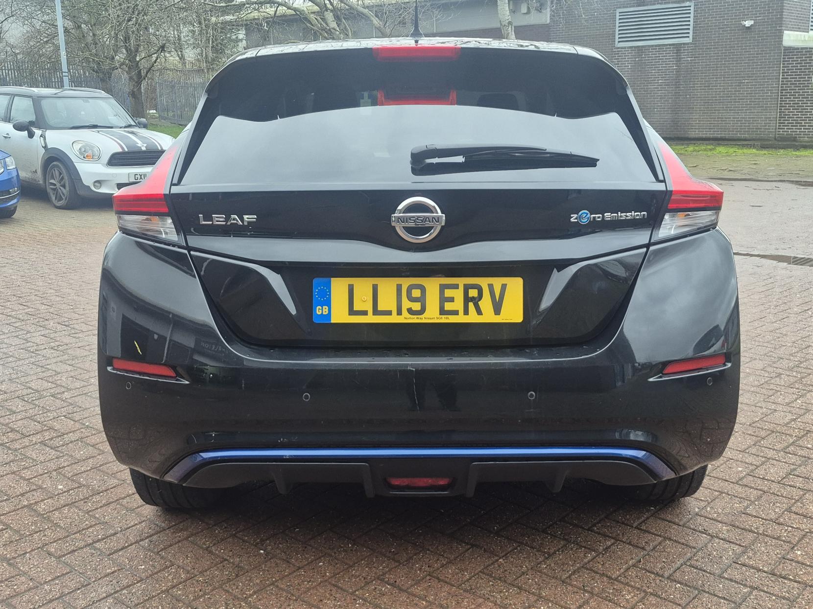 Nissan Leaf 40kWh Tekna Hatchback 5dr Electric Auto (150 ps)