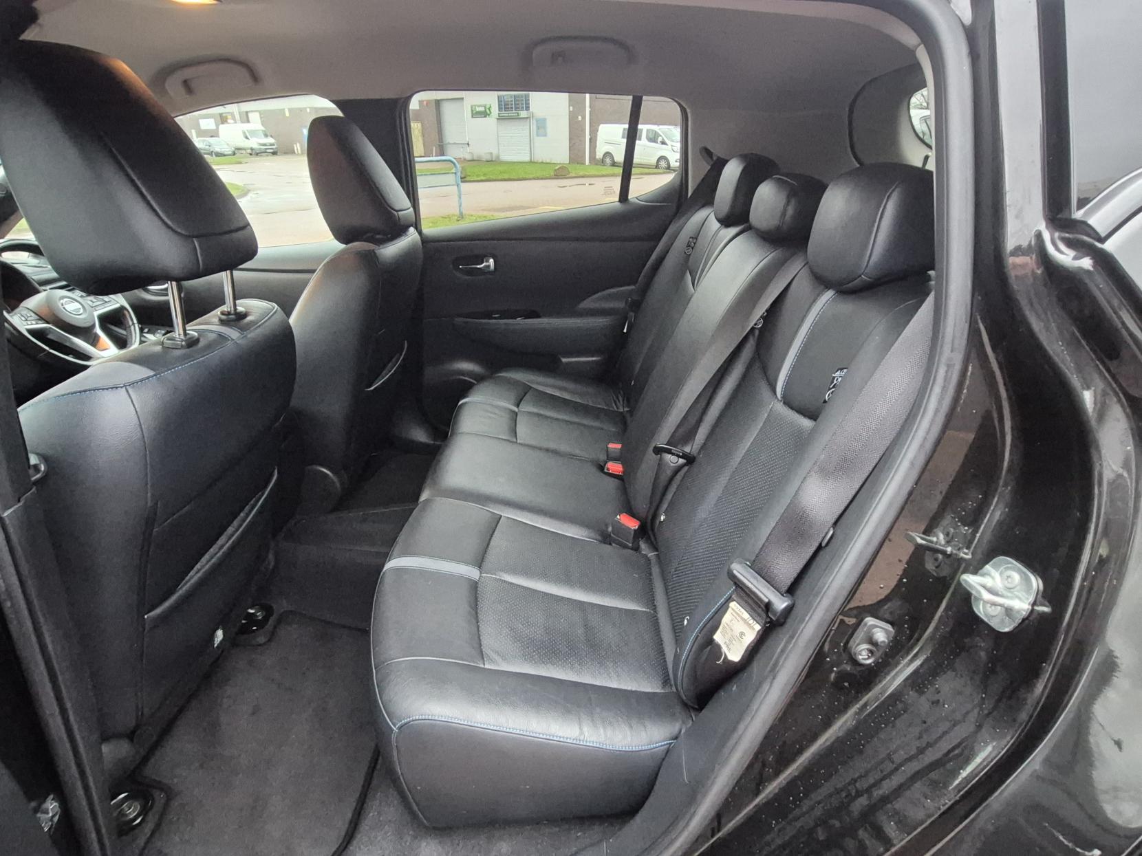 Nissan Leaf 40kWh Tekna Hatchback 5dr Electric Auto (150 ps)