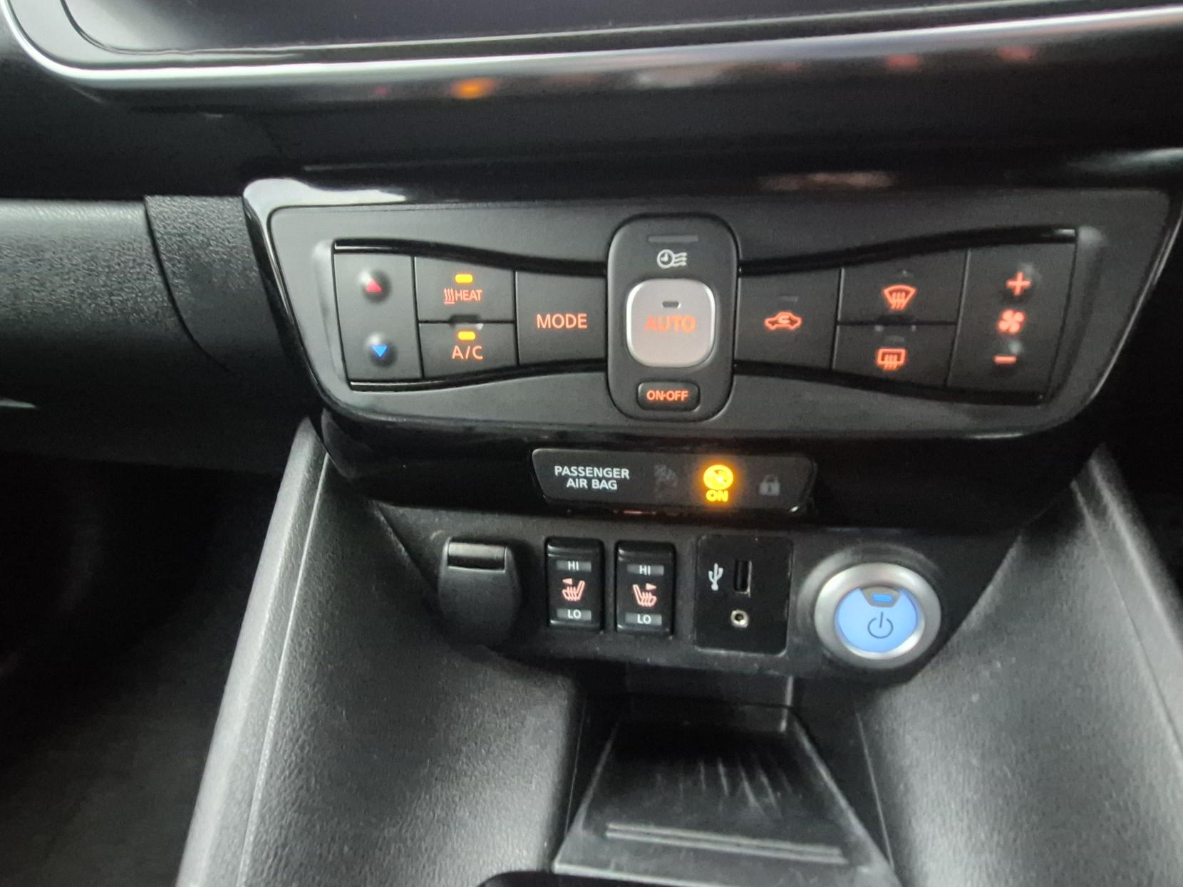 Nissan Leaf 40kWh Tekna Hatchback 5dr Electric Auto (150 ps)