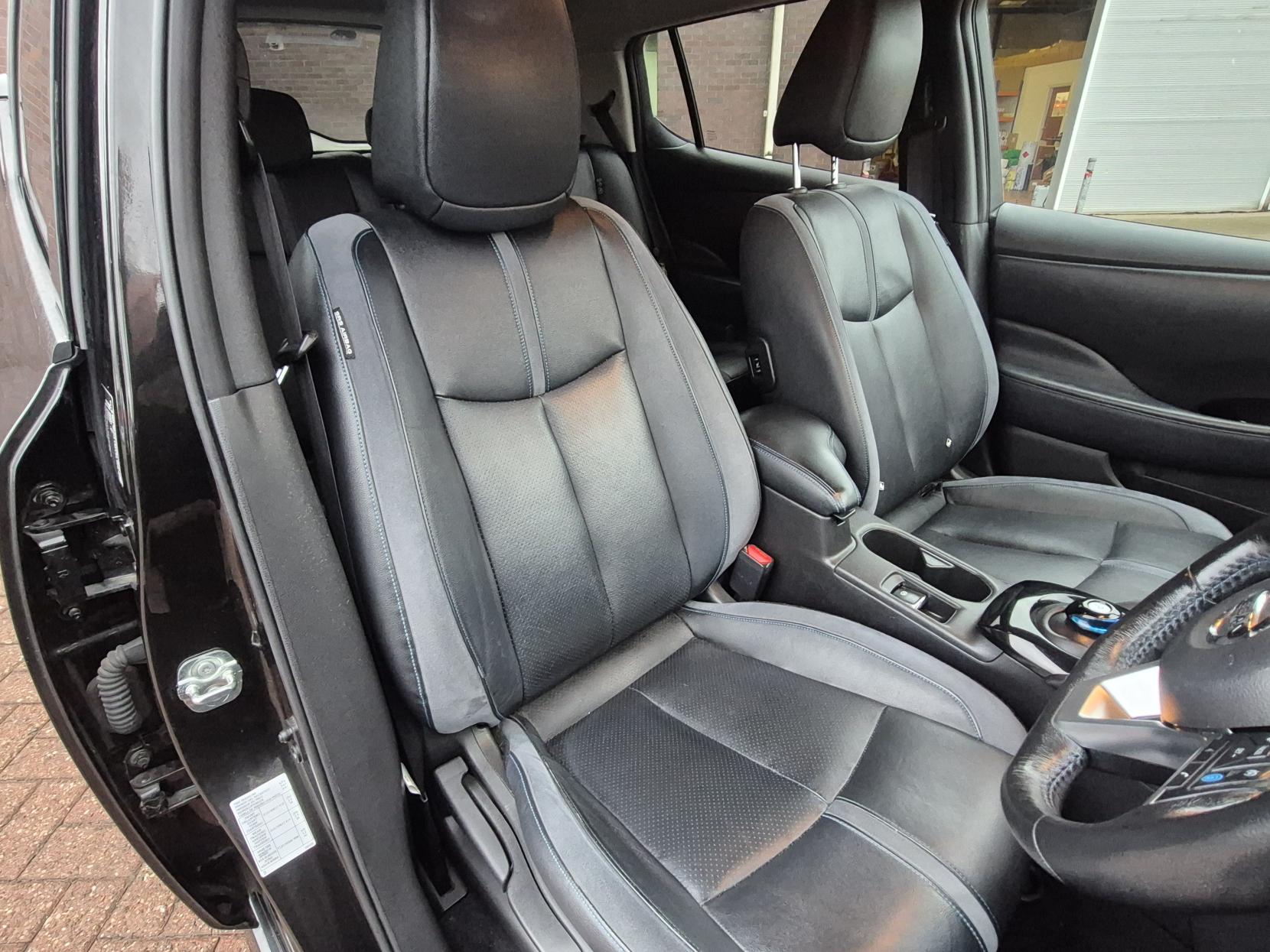 Nissan Leaf 40kWh Tekna Hatchback 5dr Electric Auto (150 ps)