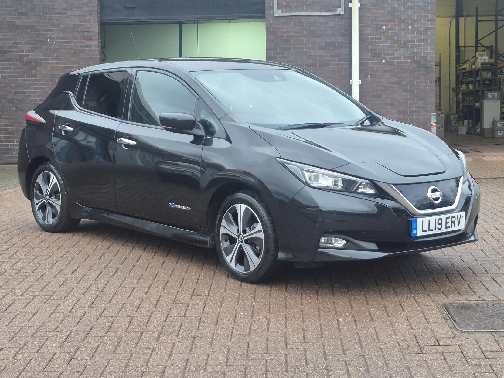 Nissan Leaf 40kWh Tekna Hatchback 5dr Electric Auto (150 ps)