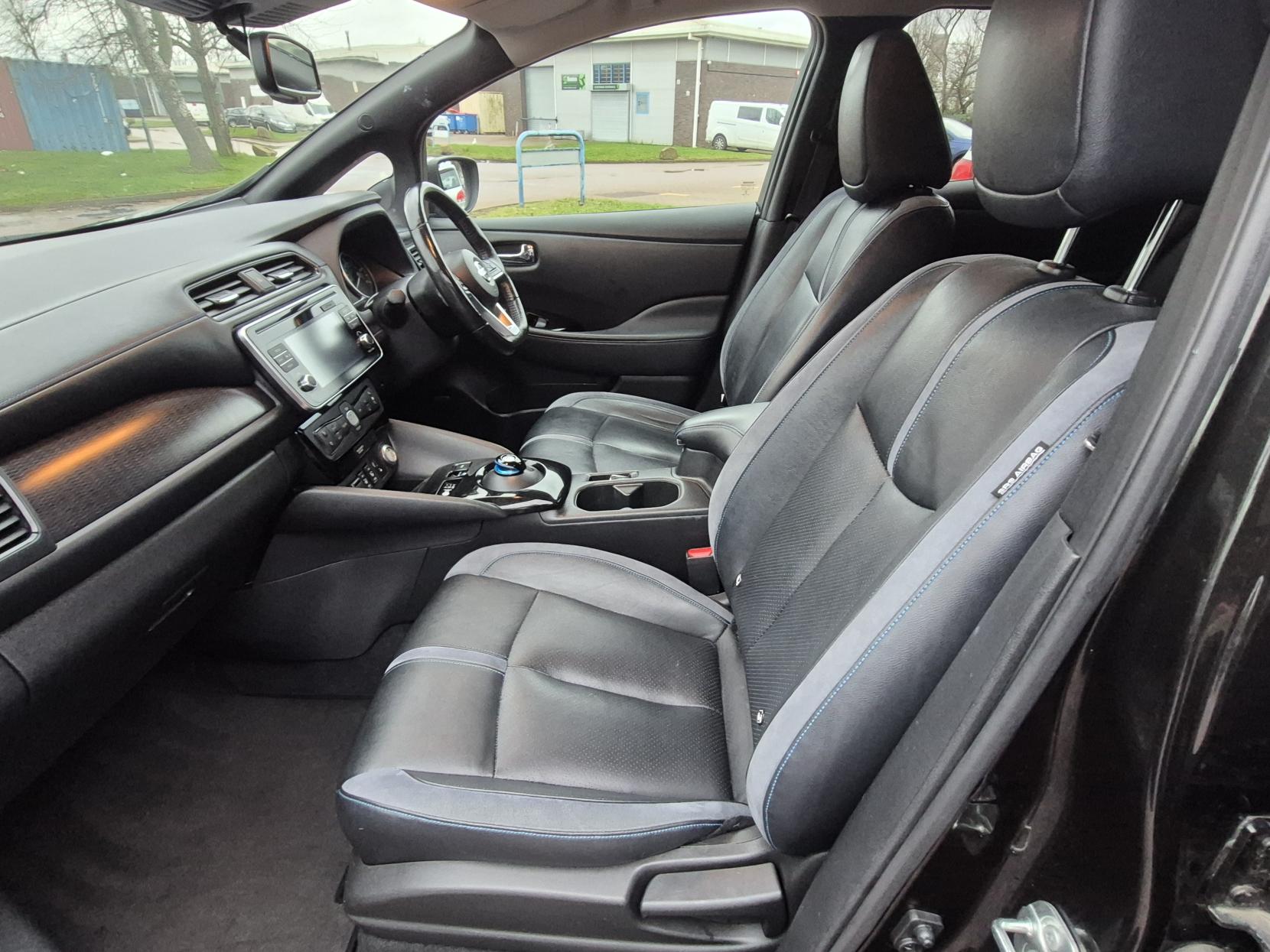 Nissan Leaf 40kWh Tekna Hatchback 5dr Electric Auto (150 ps)