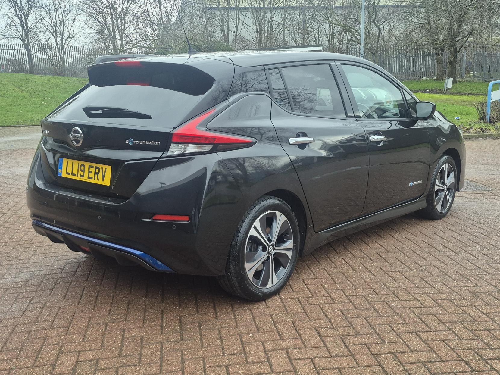 Nissan Leaf 40kWh Tekna Hatchback 5dr Electric Auto (150 ps)