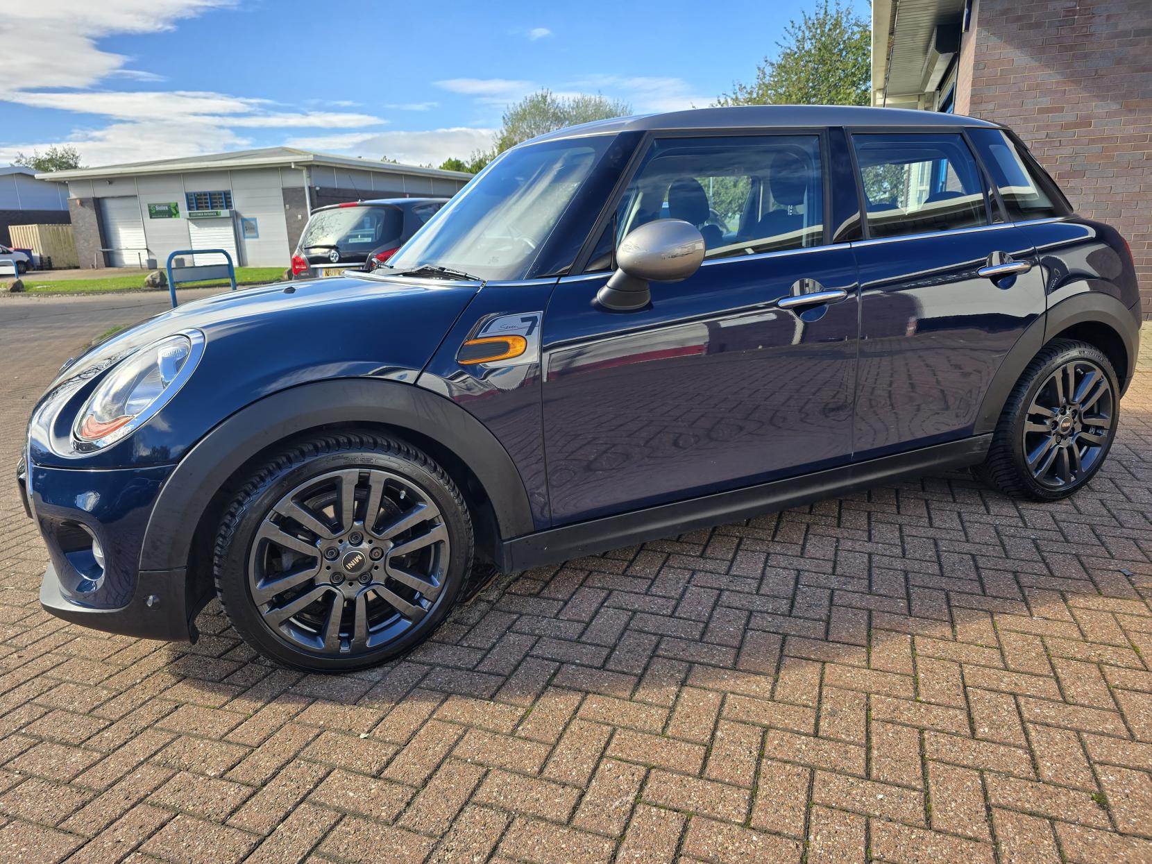 MINI Hatch 1.5 Cooper Seven Hatchback 5dr Petrol Manual Euro 6 (s/s) (136 ps)