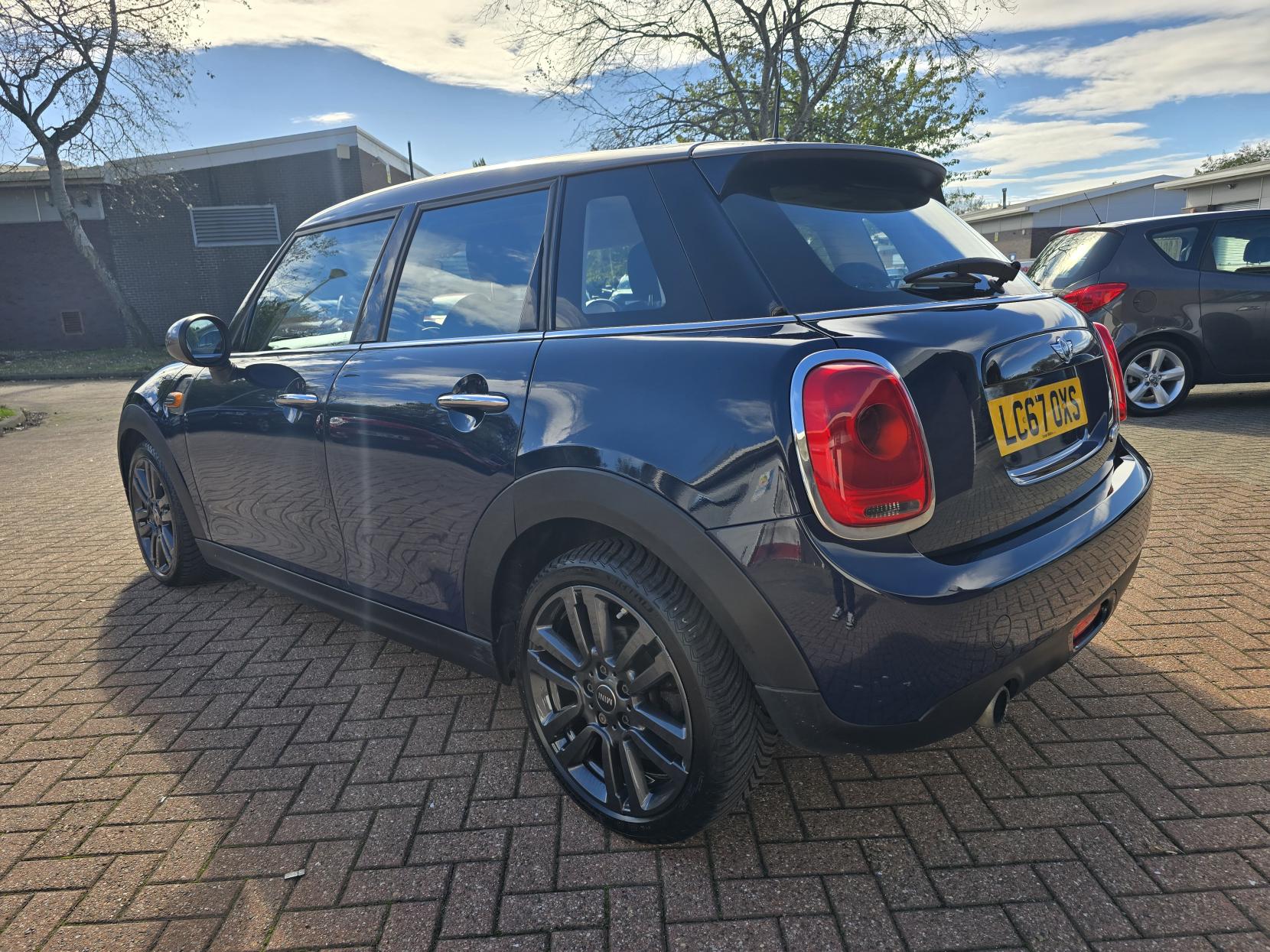 MINI Hatch 1.5 Cooper Seven Hatchback 5dr Petrol Manual Euro 6 (s/s) (136 ps)