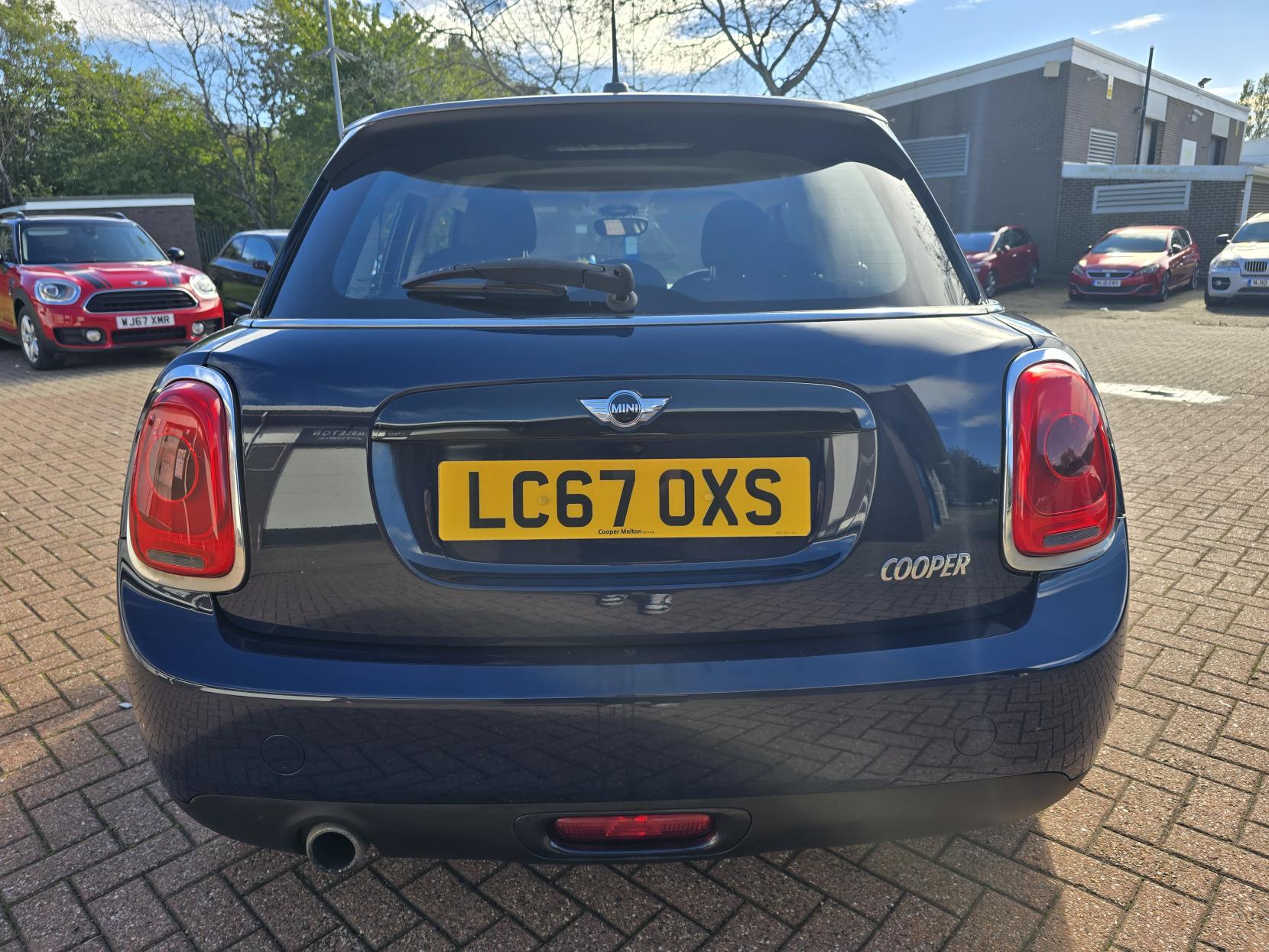 MINI Hatch 1.5 Cooper Seven Hatchback 5dr Petrol Manual Euro 6 (s/s) (136 ps)