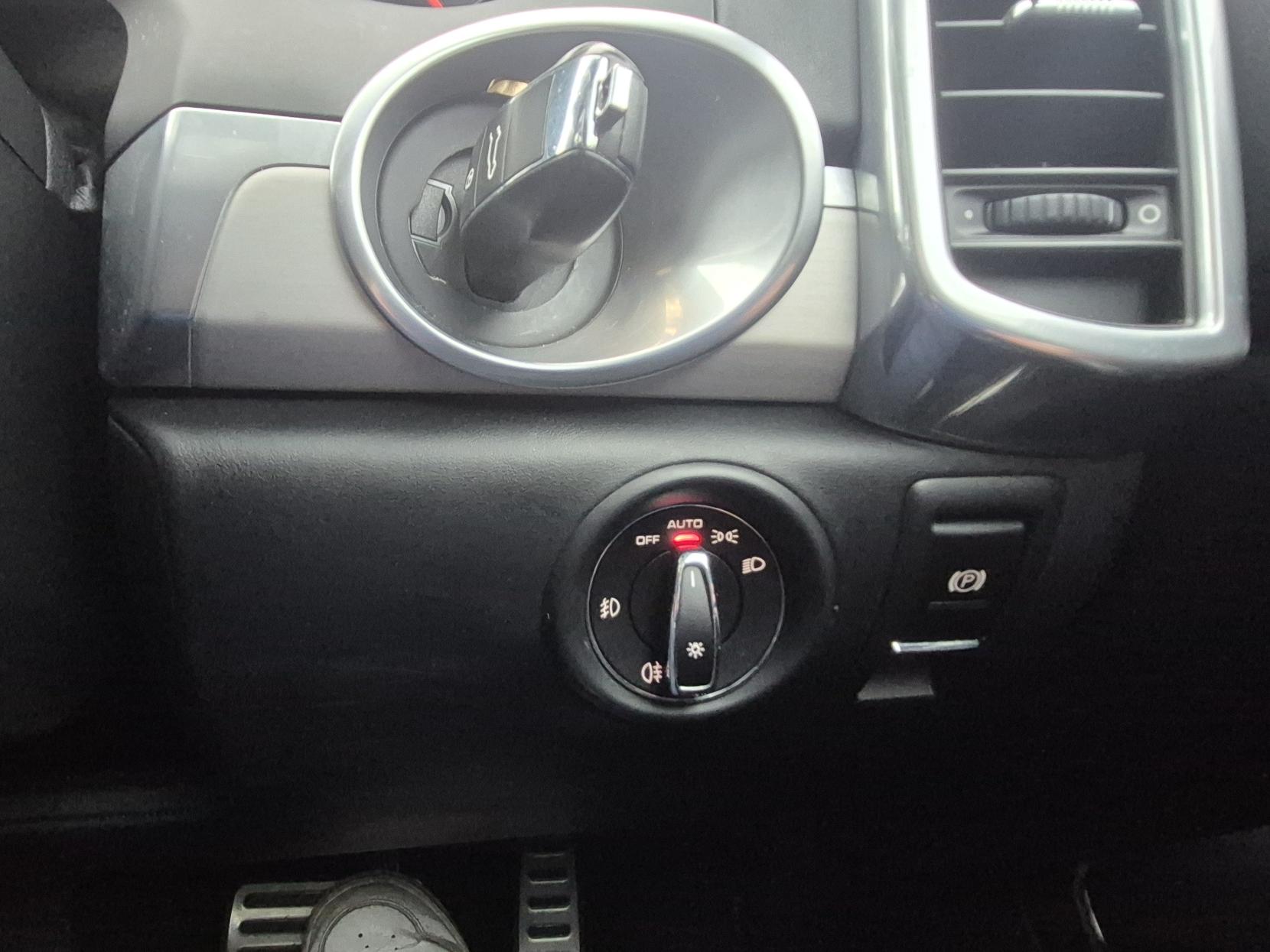 Porsche Cayenne 4.8T V8 Turbo SUV 5dr Petrol TiptronicS 4WD Euro 6 (s/s) (520 ps)