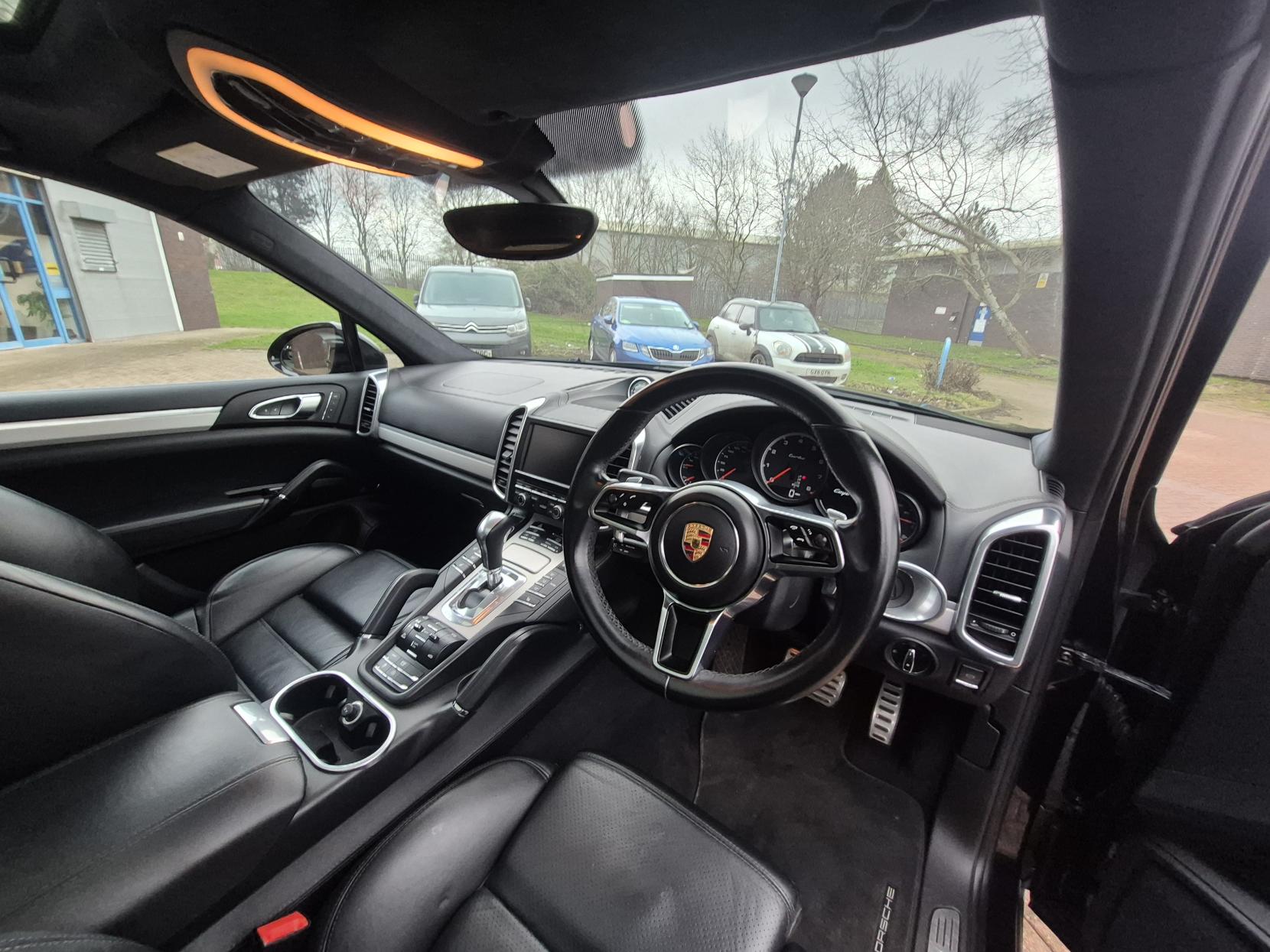 Porsche Cayenne 4.8T V8 Turbo SUV 5dr Petrol TiptronicS 4WD Euro 6 (s/s) (520 ps)