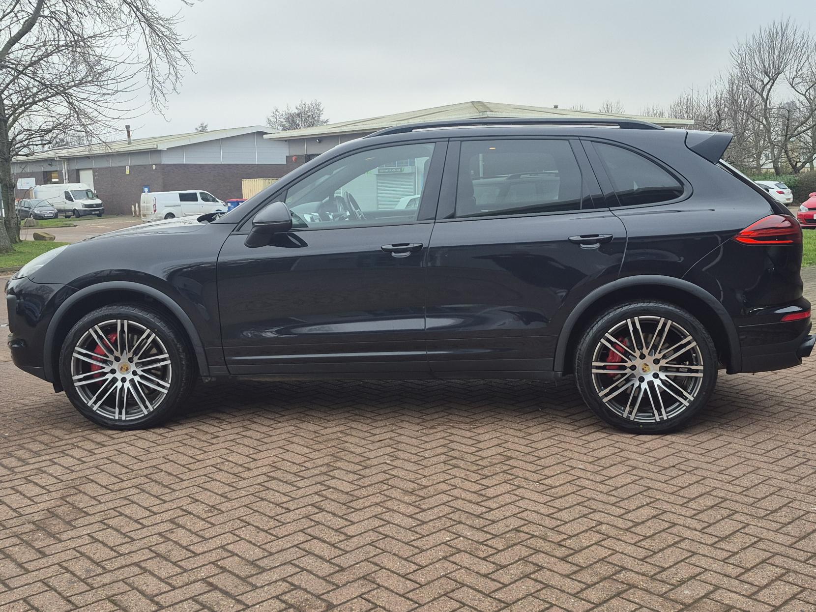 Porsche Cayenne 4.8T V8 Turbo SUV 5dr Petrol TiptronicS 4WD Euro 6 (s/s) (520 ps)