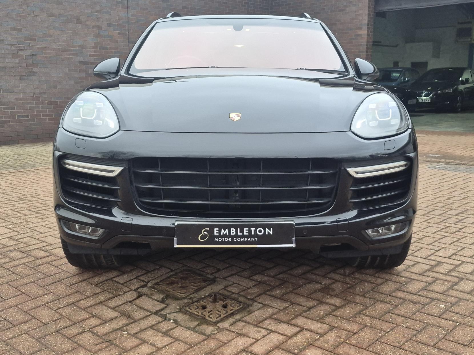 Porsche Cayenne 4.8T V8 Turbo SUV 5dr Petrol TiptronicS 4WD Euro 6 (s/s) (520 ps)