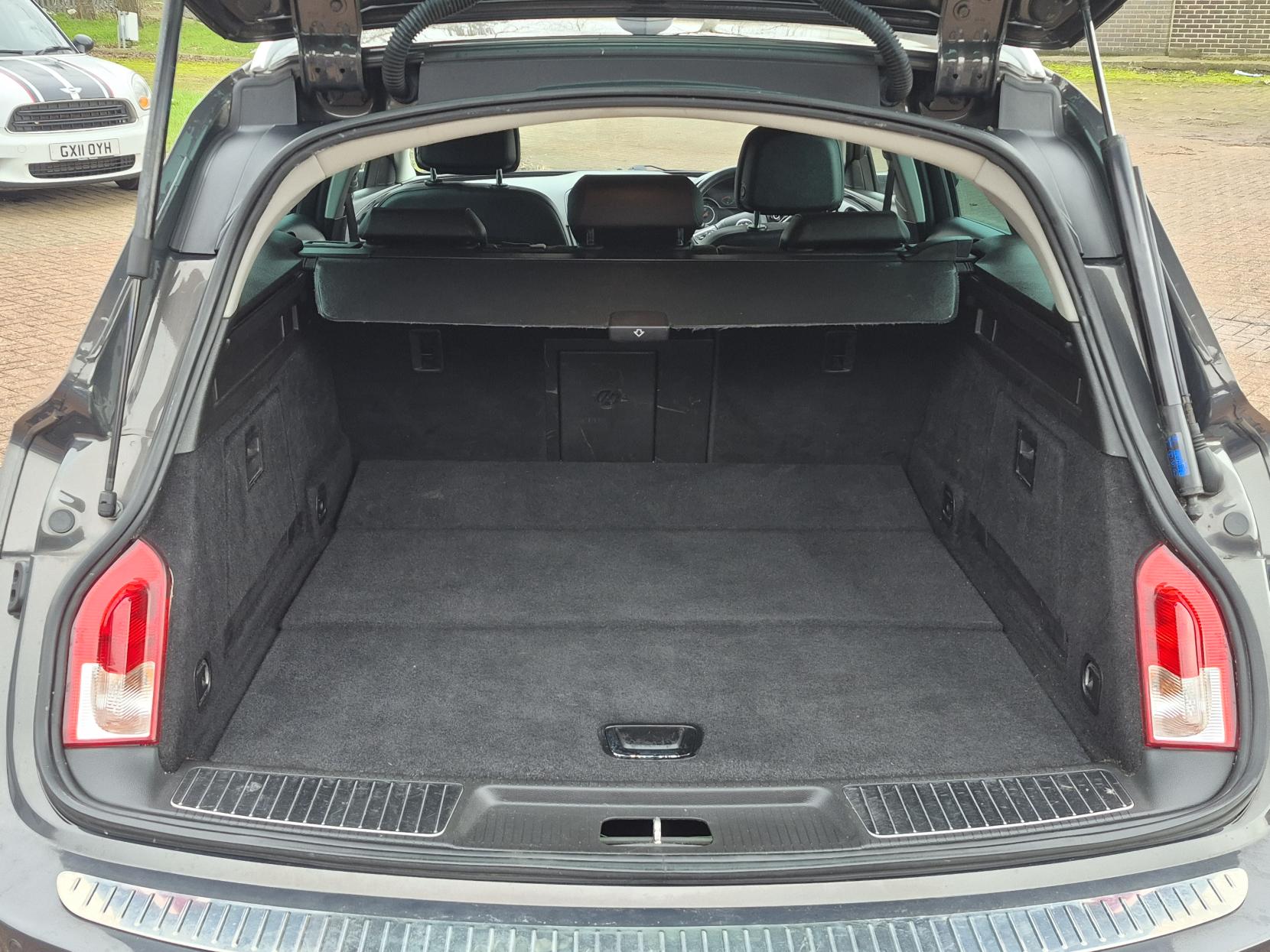 Vauxhall Insignia 2.0 CDTi Elite Nav Sports Tourer 5dr Diesel Auto Euro 6 (170 ps)